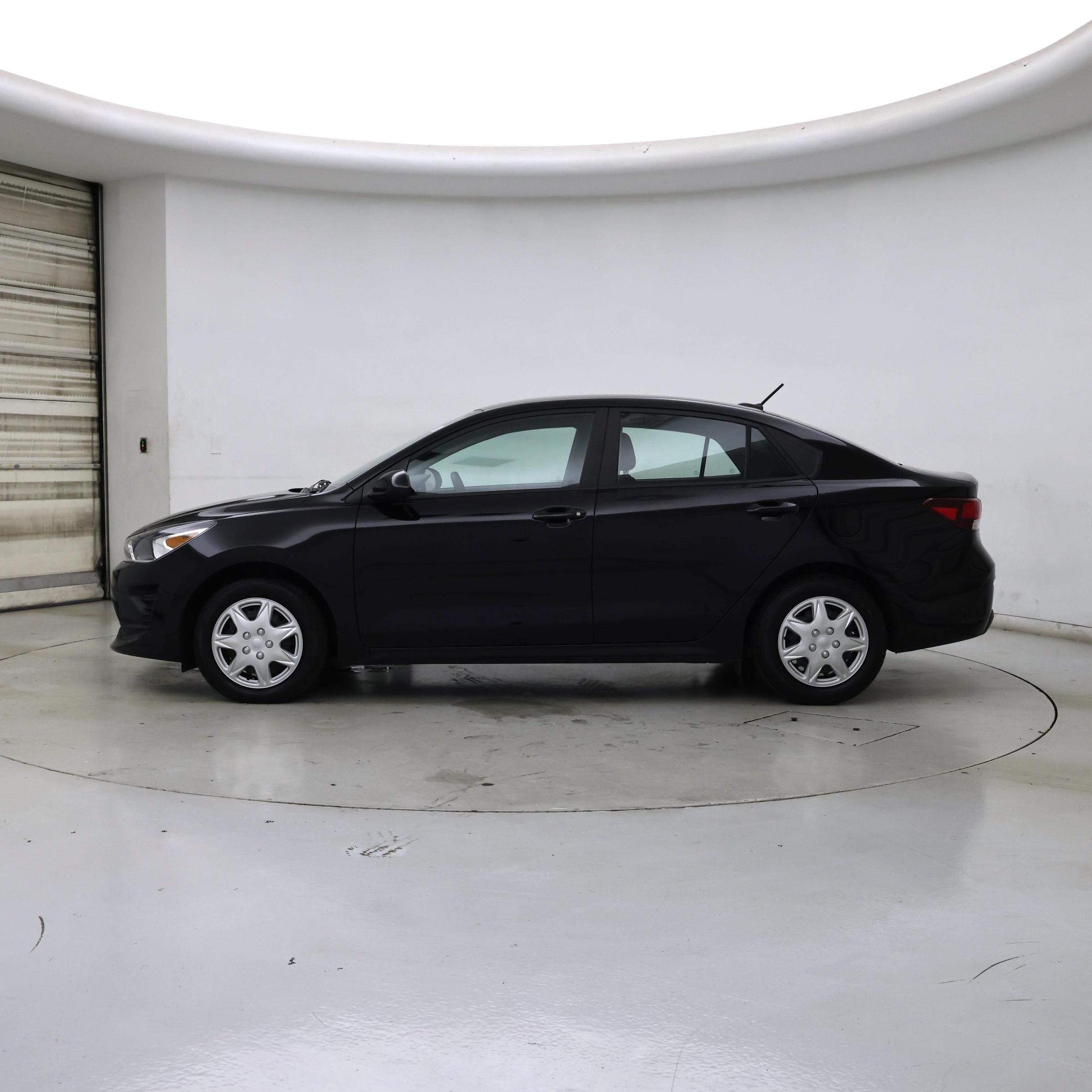 Thumbnail: 2022 Kia Rio - 3