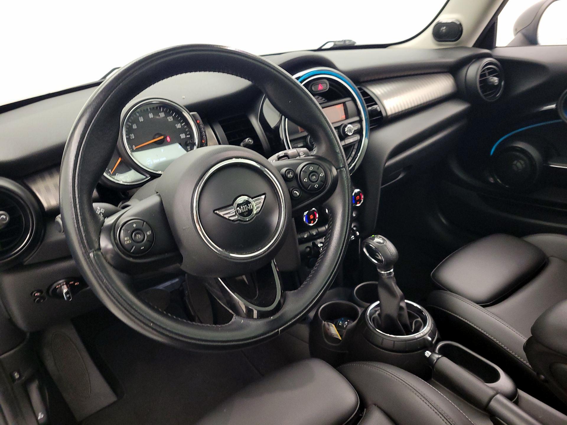 Thumbnail: 2016 MINI Cooper Hardtop - 9