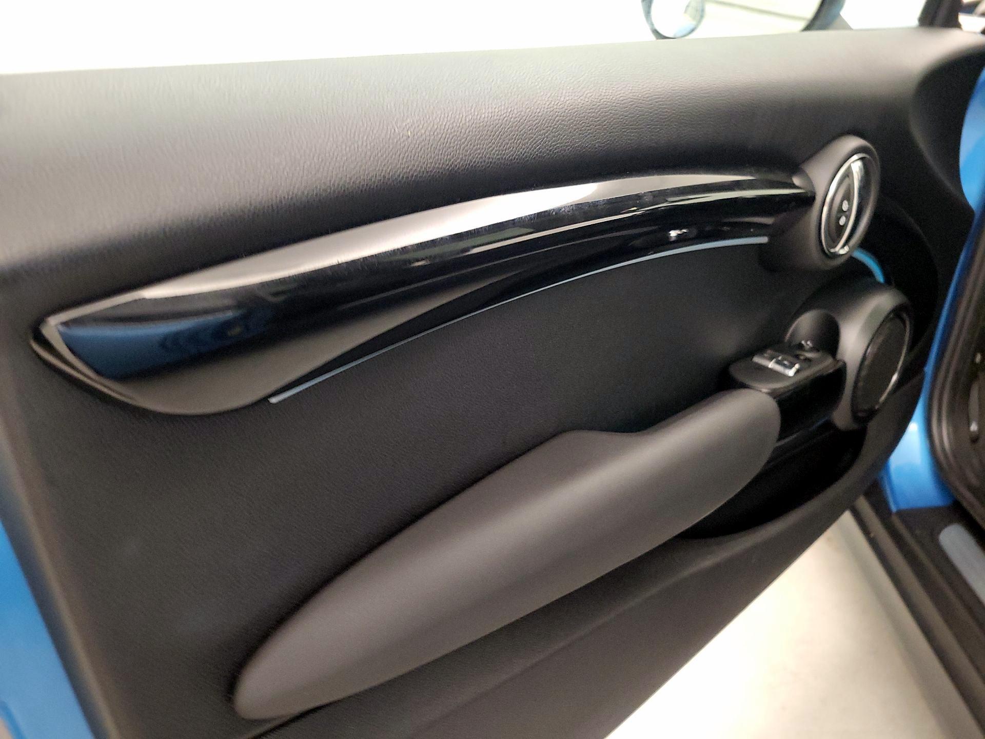 Thumbnail: 2016 MINI Cooper Hardtop - 12