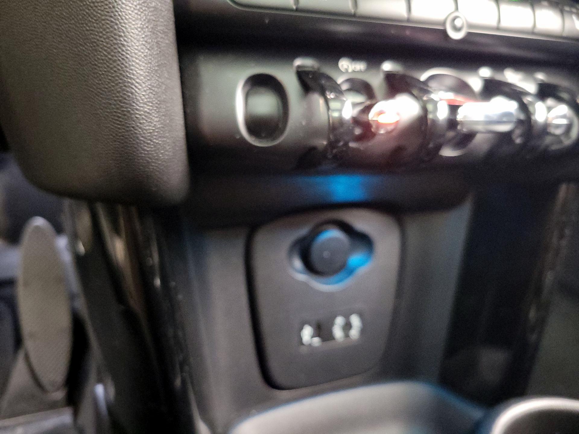 Thumbnail: 2016 MINI Cooper Hardtop - 18