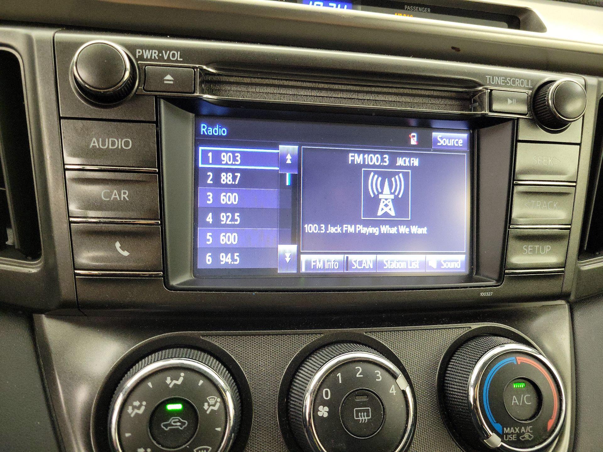 Thumbnail: 2014 Toyota RAV4 - 15