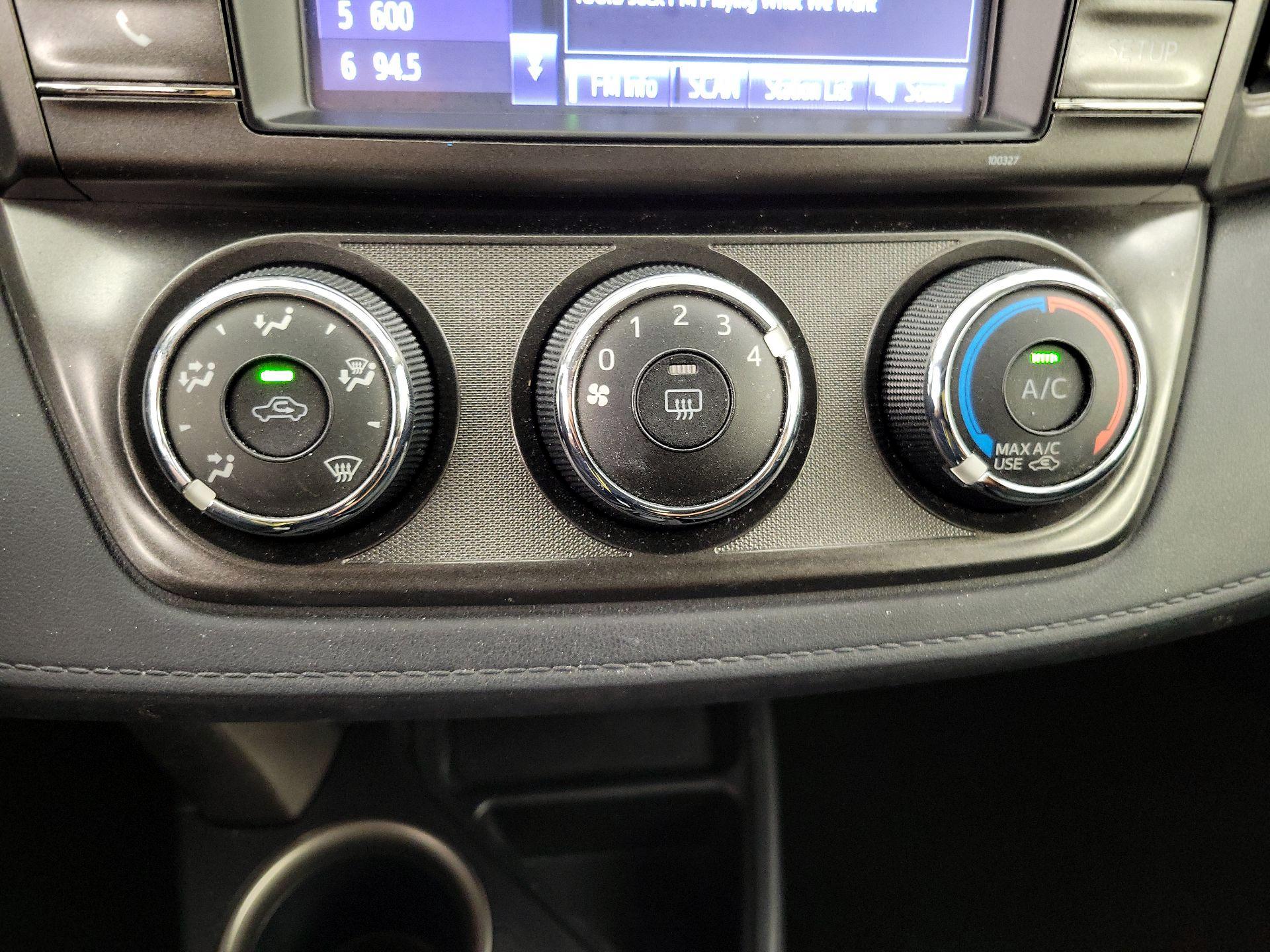 Thumbnail: 2014 Toyota RAV4 - 16