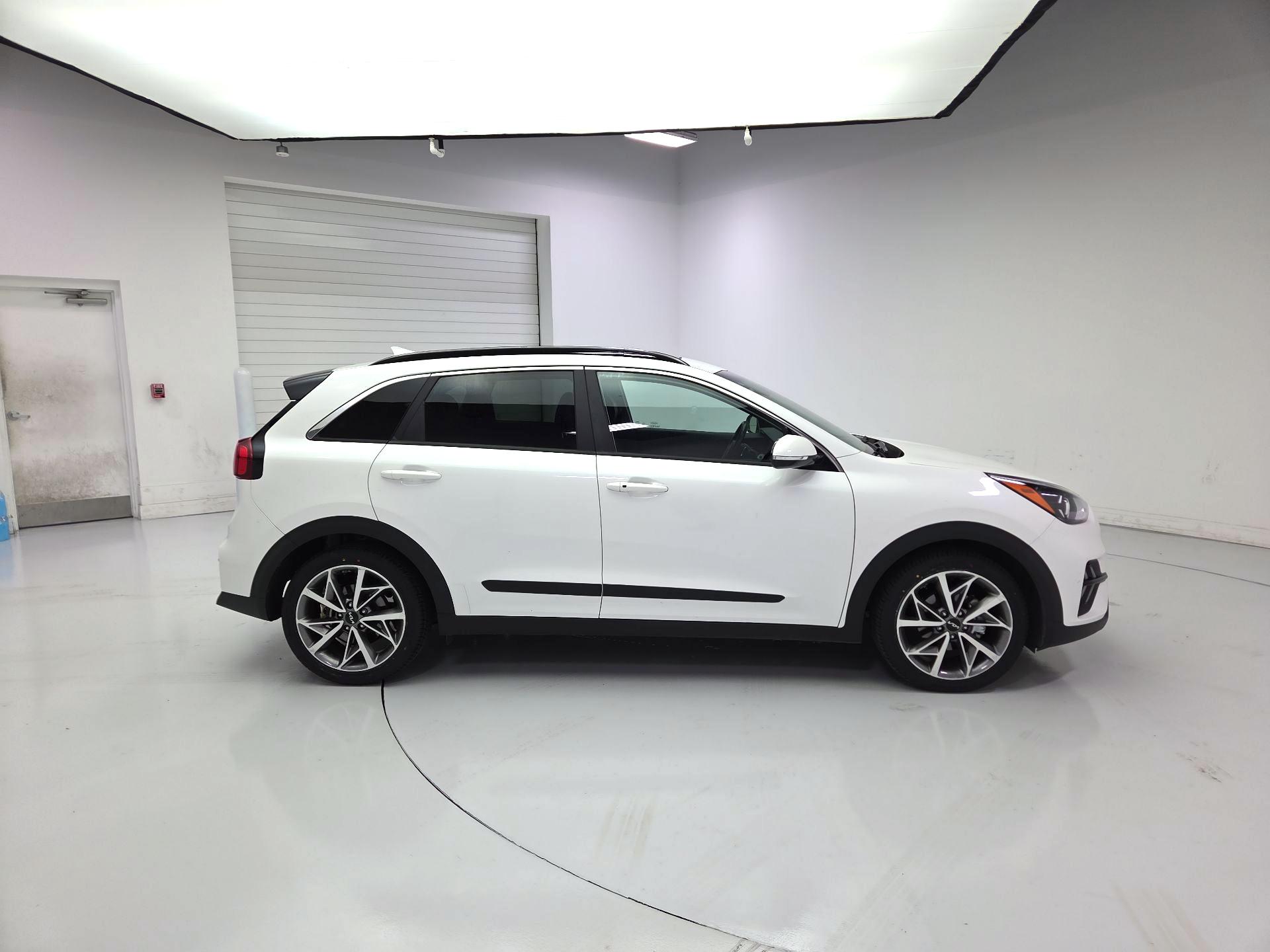 Thumbnail: 2022 Kia Niro - 4