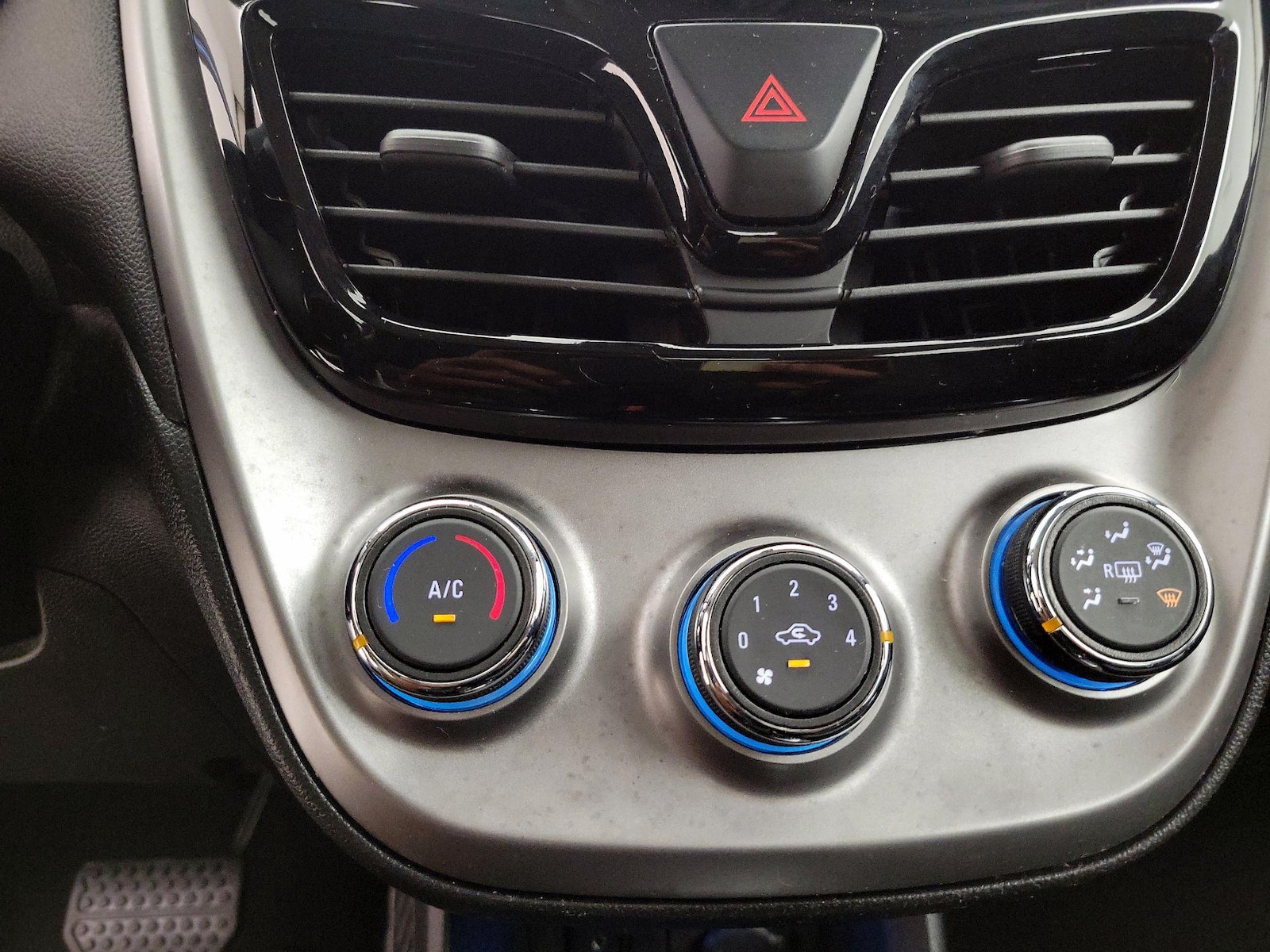 2018 Chevrolet Spark LS - Photo 17