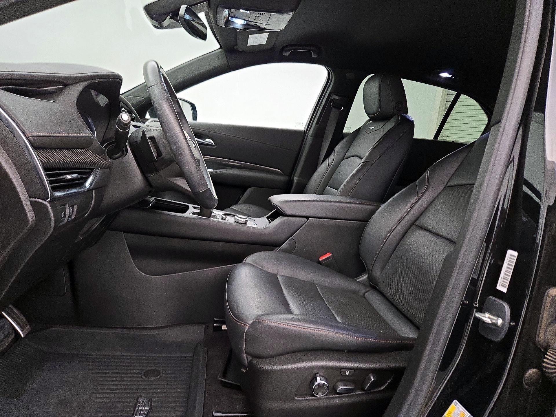 Thumbnail: 2023 Cadillac XT4 - 11