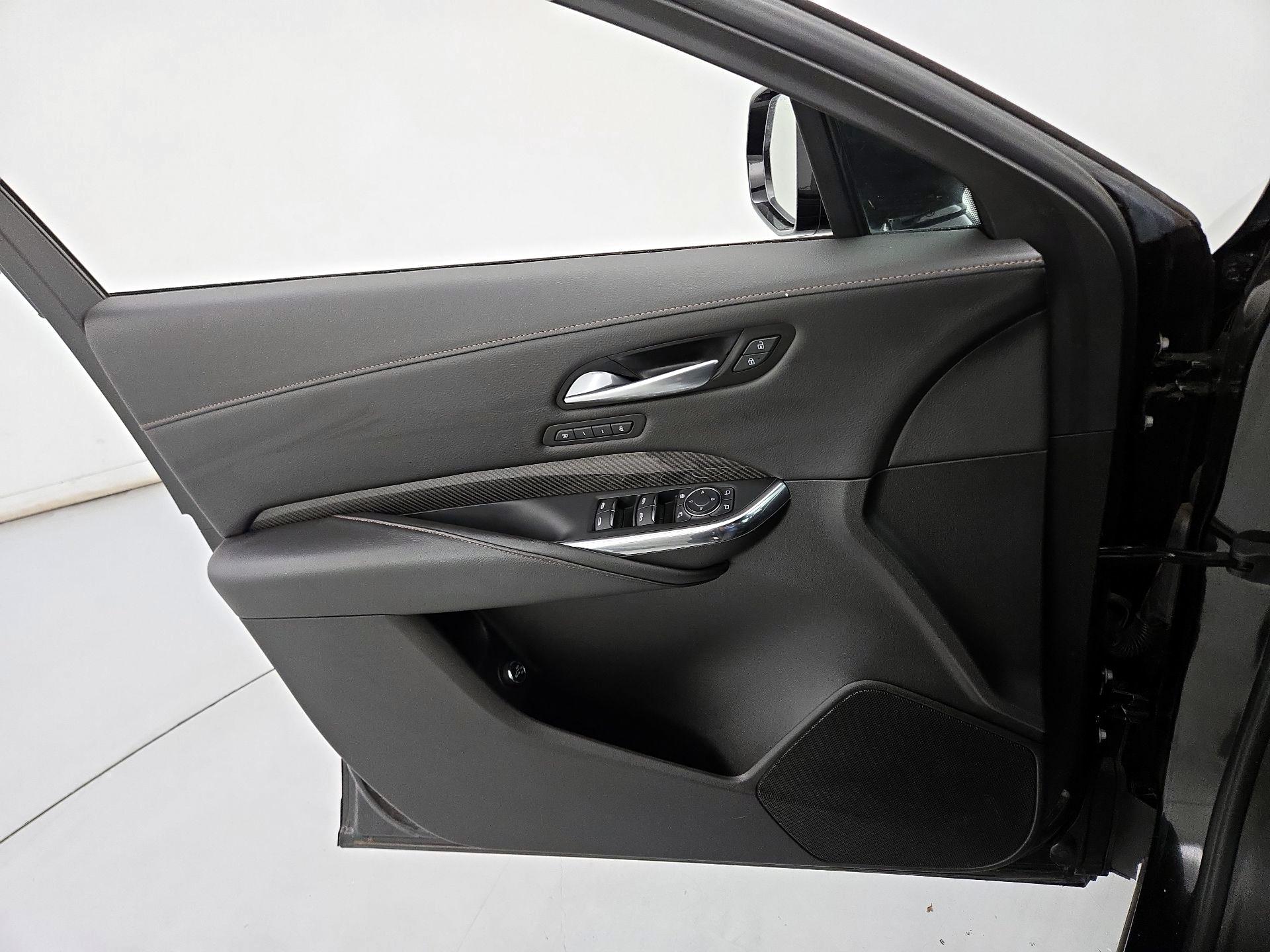 Thumbnail: 2023 Cadillac XT4 - 12