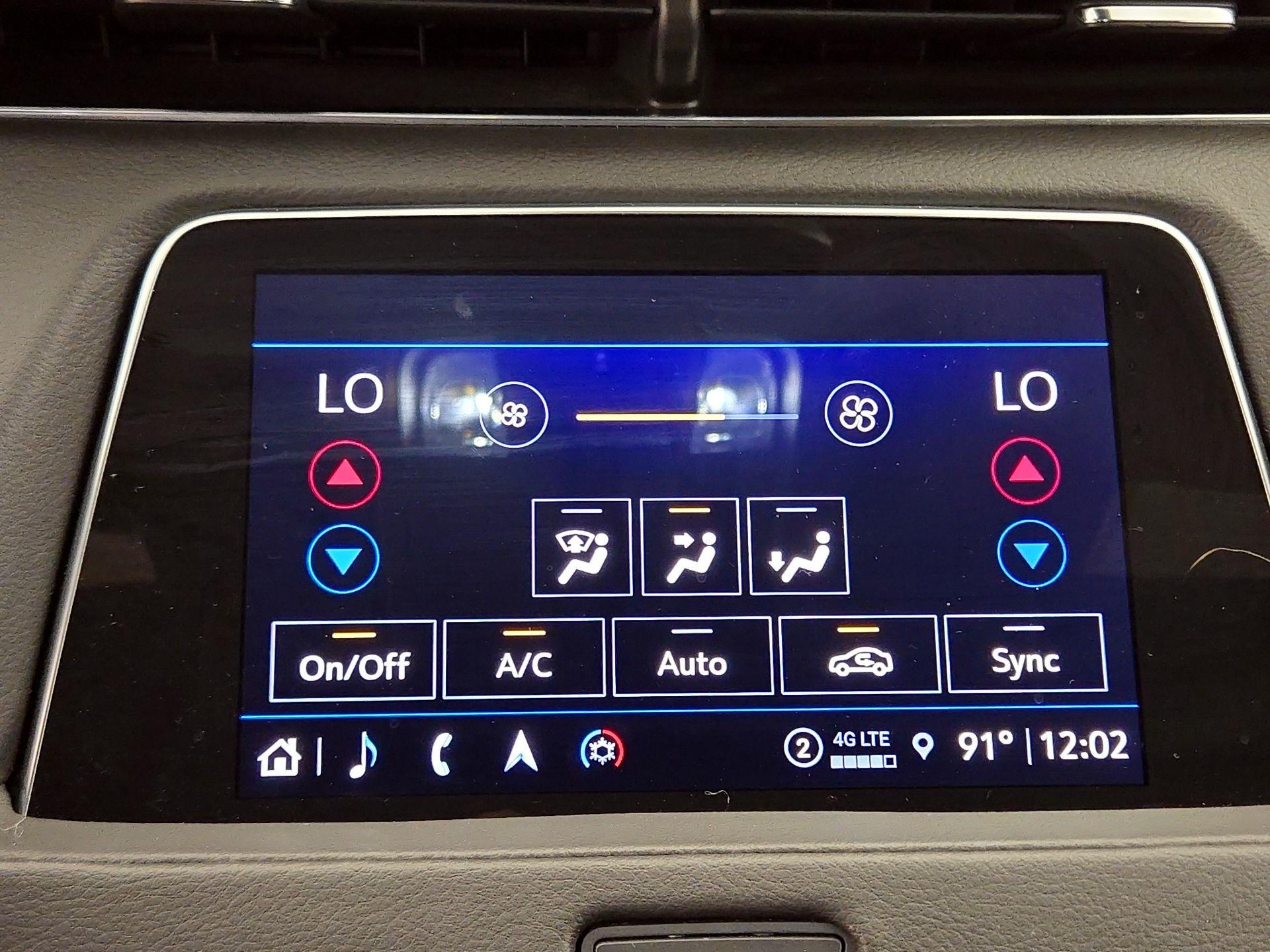 Thumbnail: 2023 Cadillac XT4 - 17
