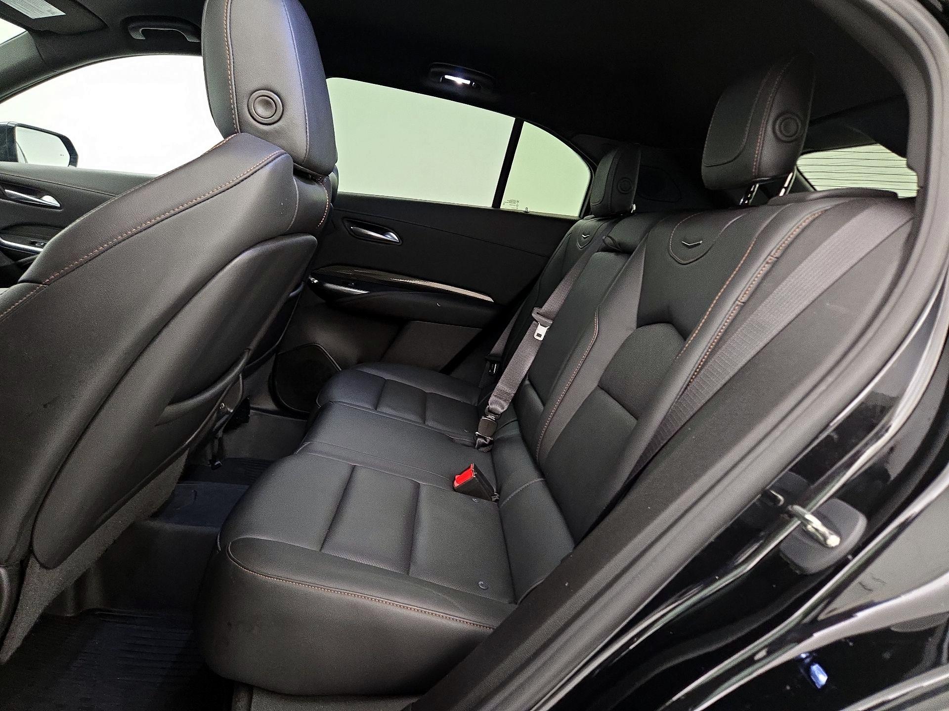 Thumbnail: 2023 Cadillac XT4 - 20