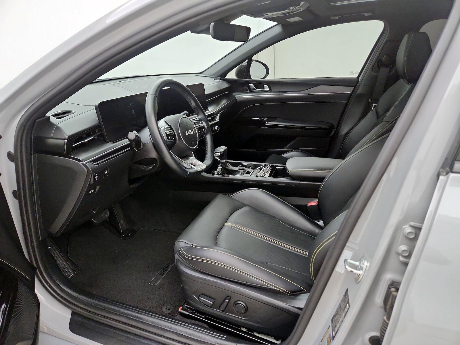 2025 Kia K5 GT - Photo 12