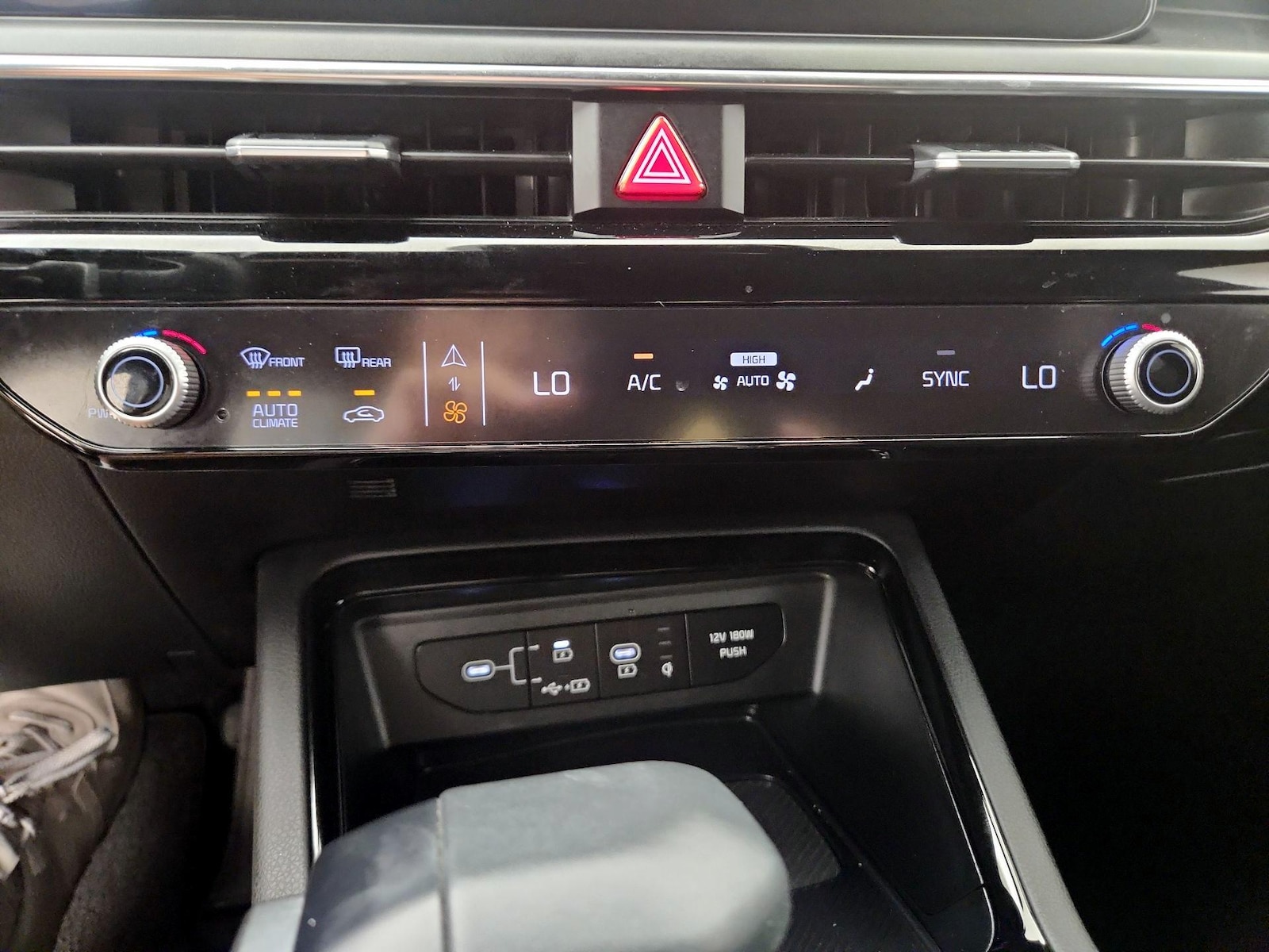 2025 Kia K5 GT - Photo 17