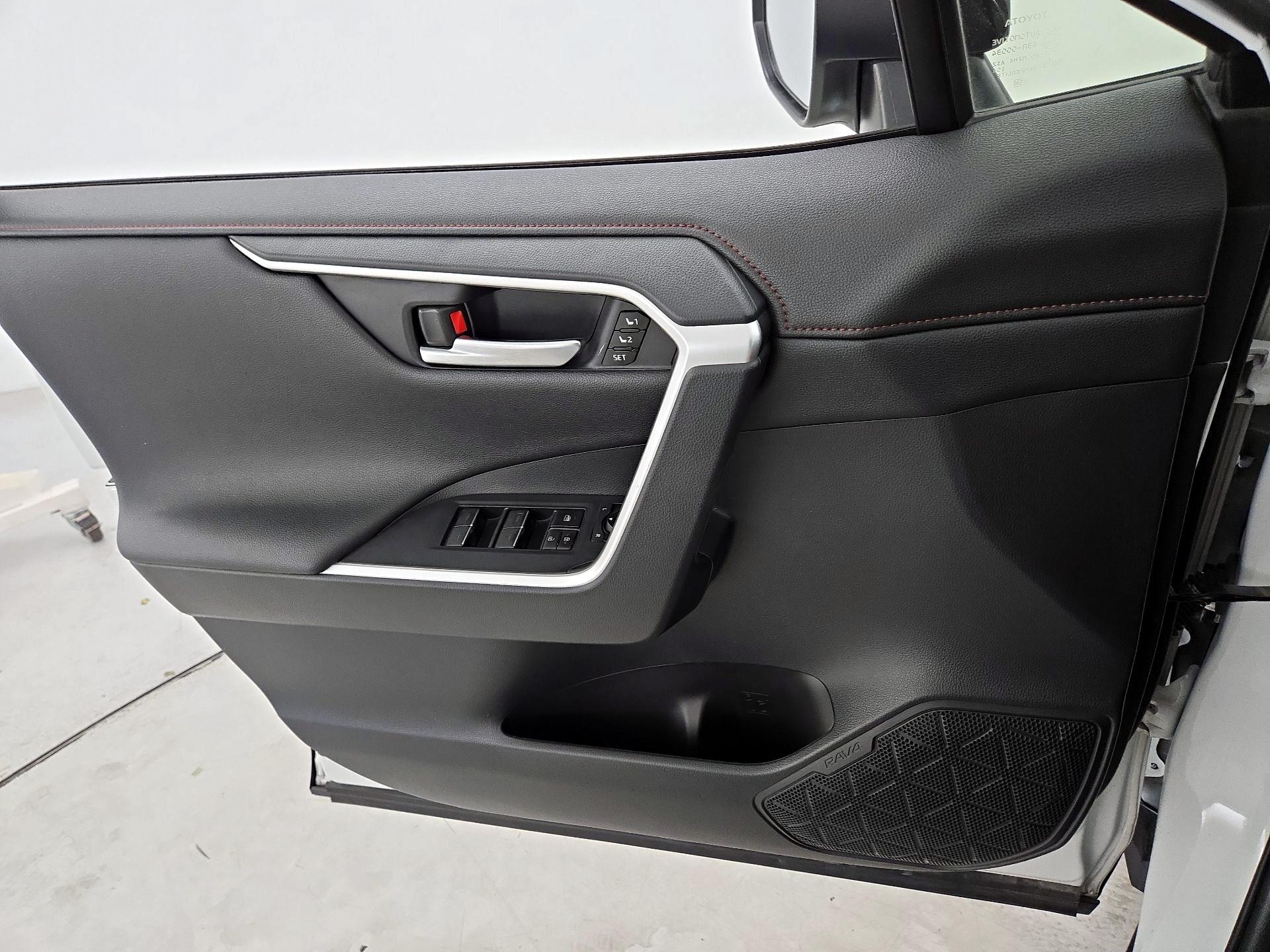 Thumbnail: 2021 Toyota RAV4 - 12