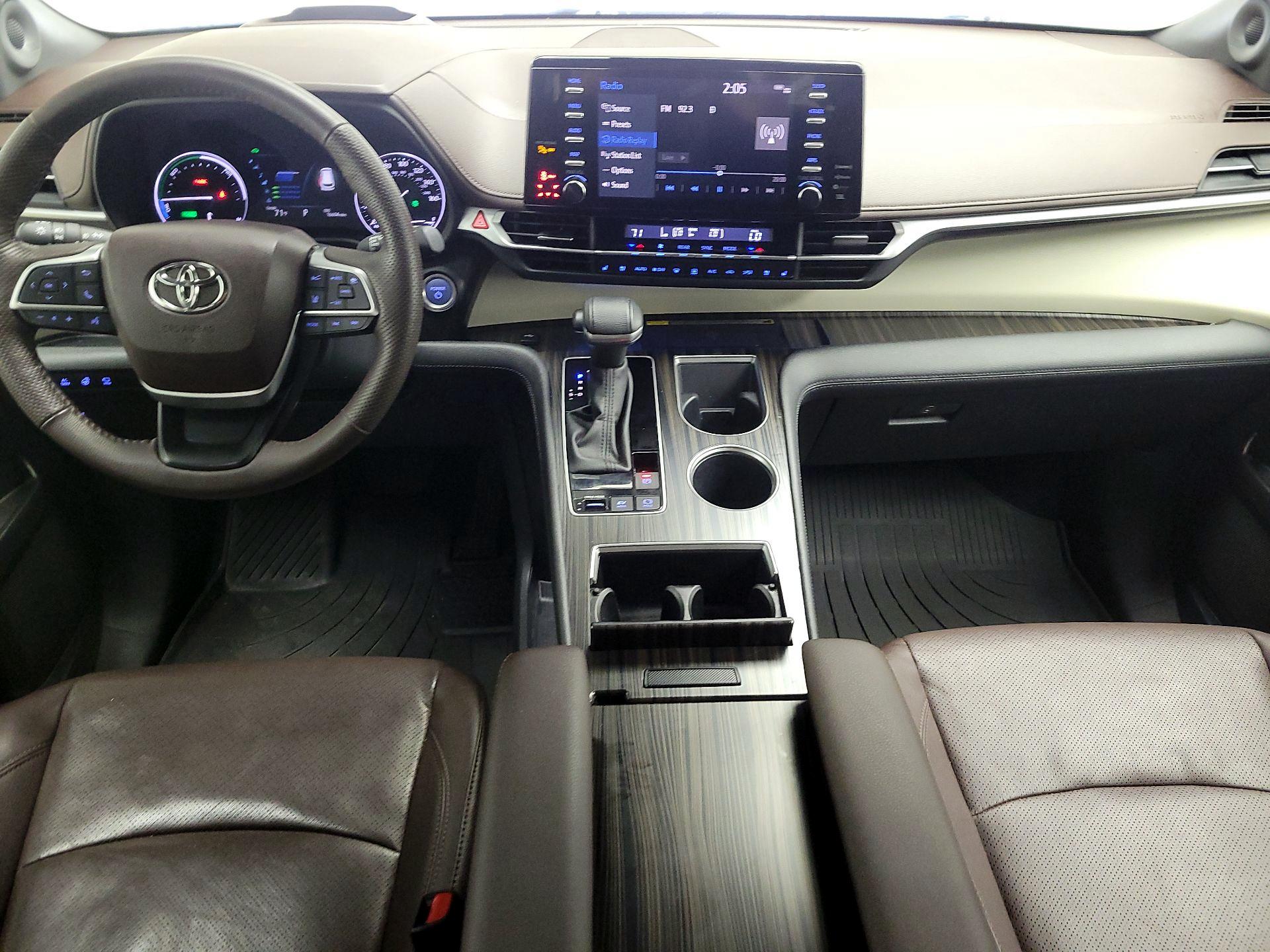 Thumbnail: 2023 Toyota Sienna - 9