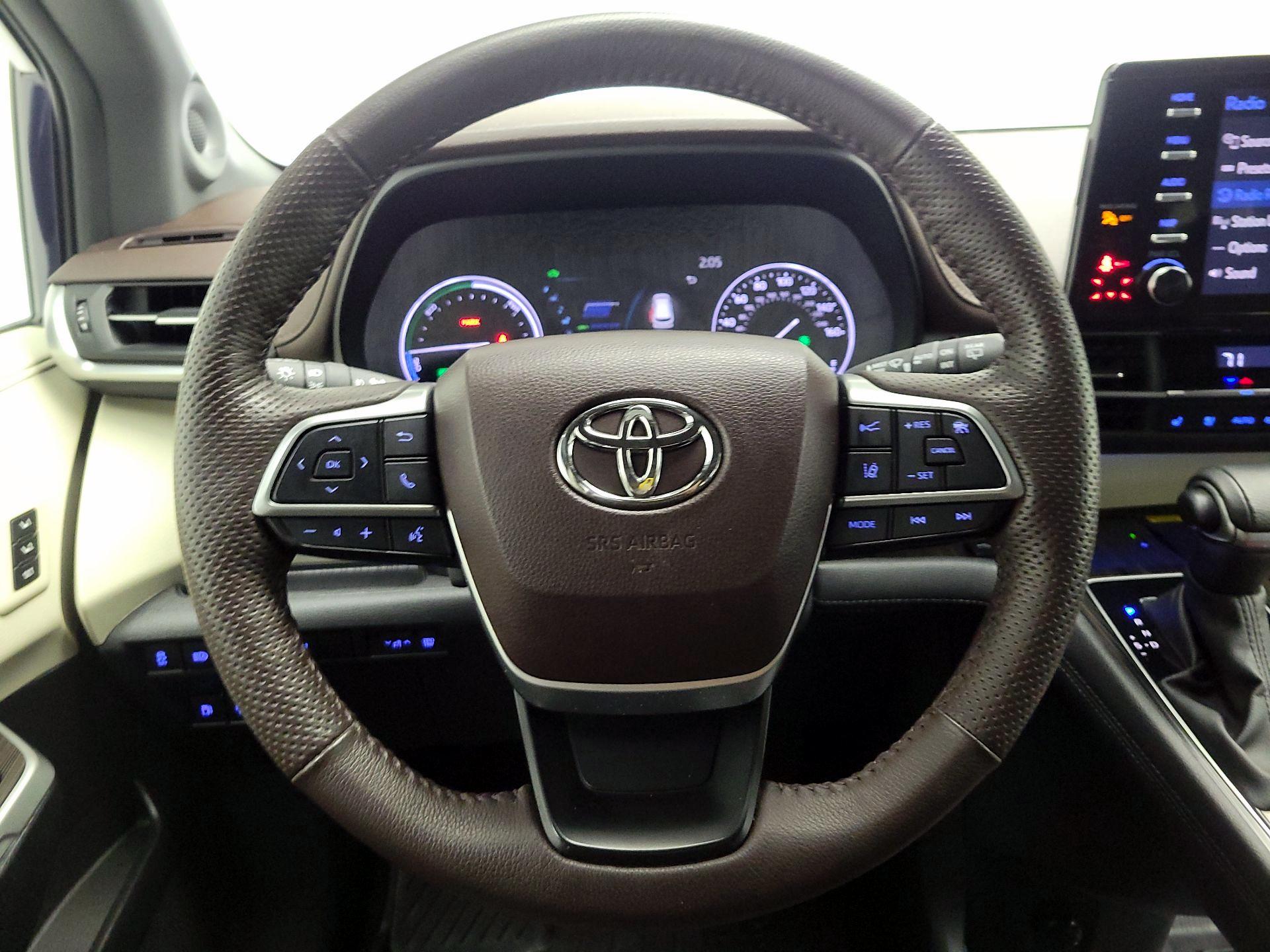 Thumbnail: 2023 Toyota Sienna - 10