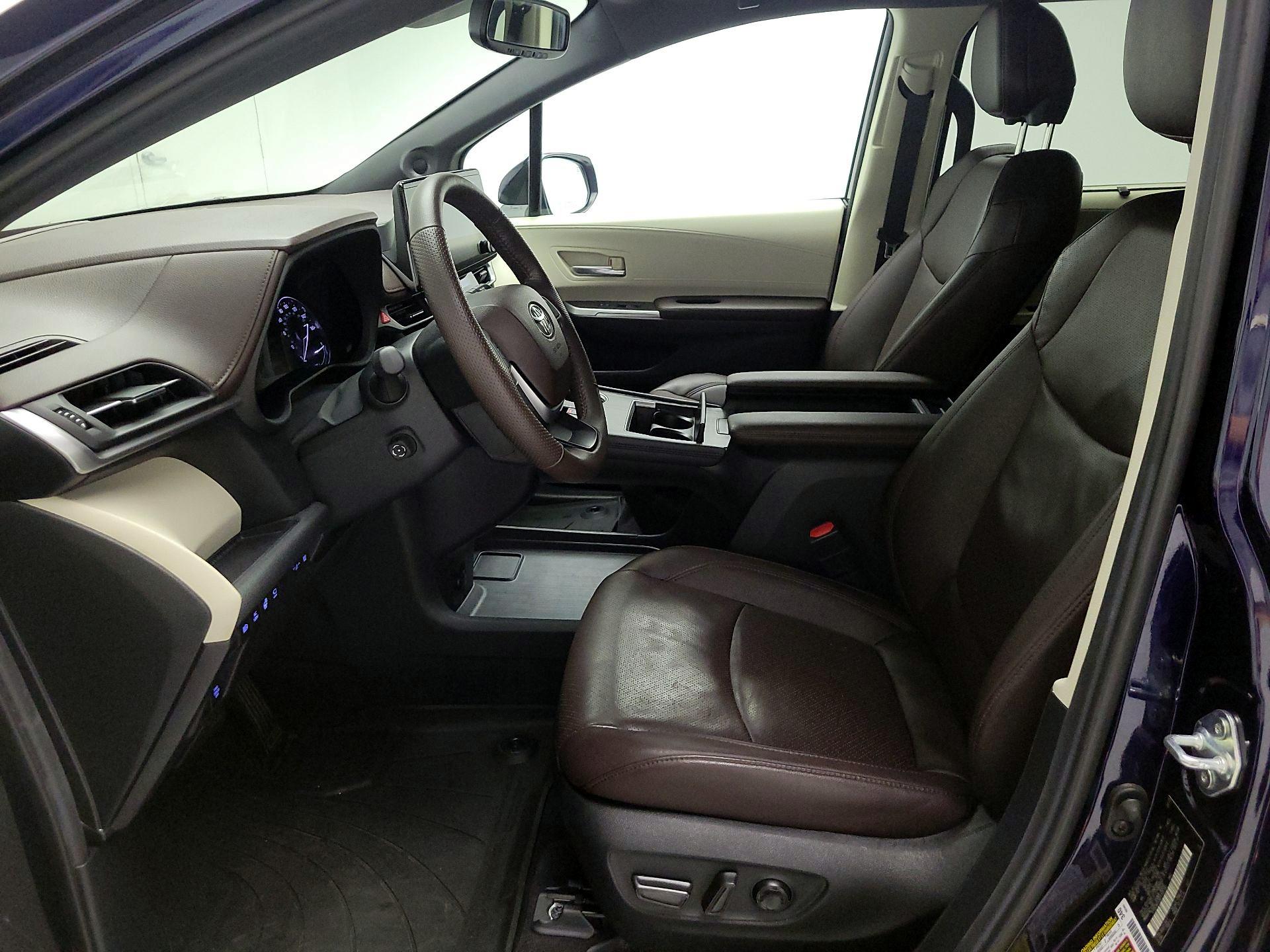 Thumbnail: 2023 Toyota Sienna - 11