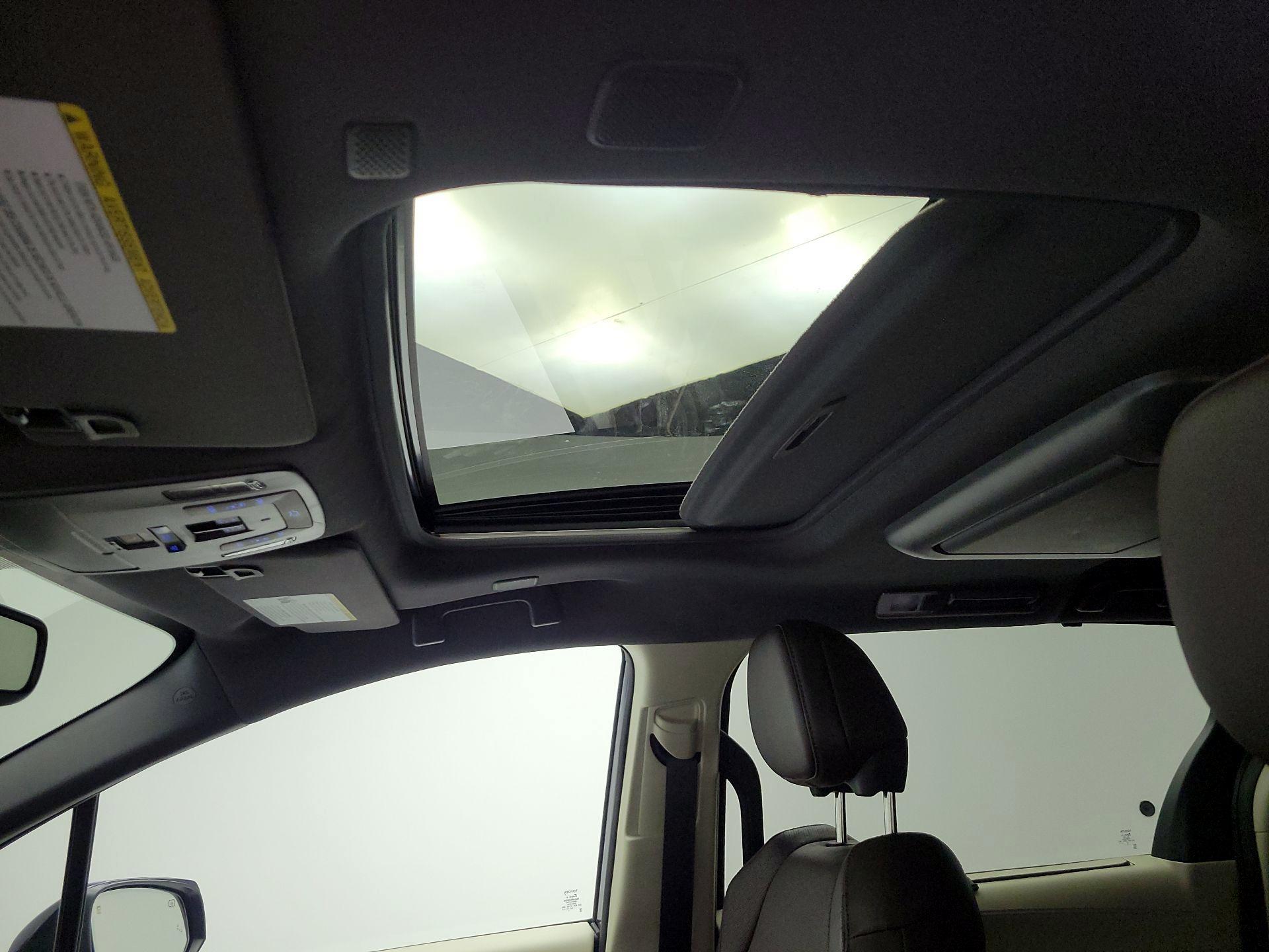 Thumbnail: 2023 Toyota Sienna - 16