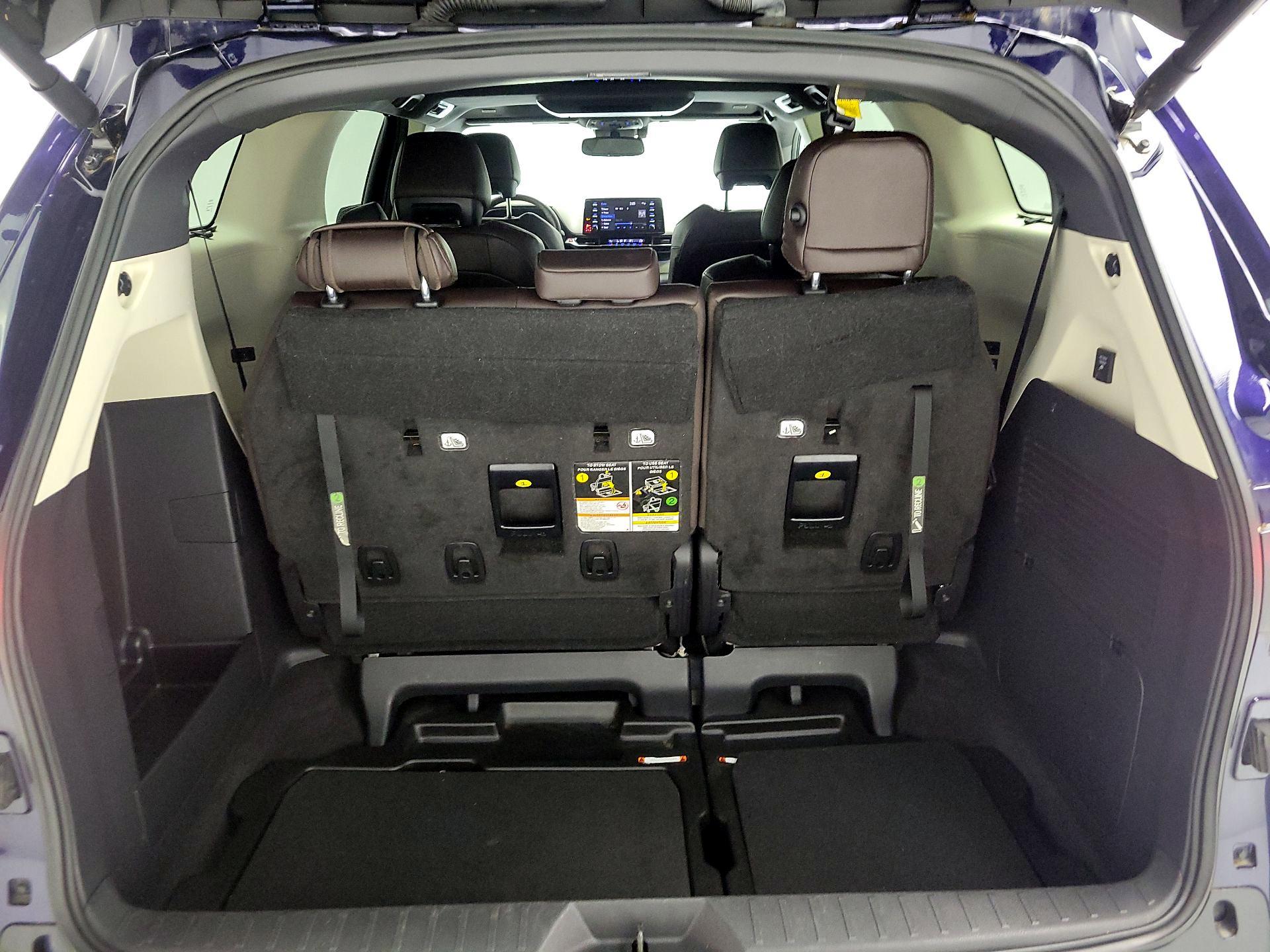 Thumbnail: 2023 Toyota Sienna - 17
