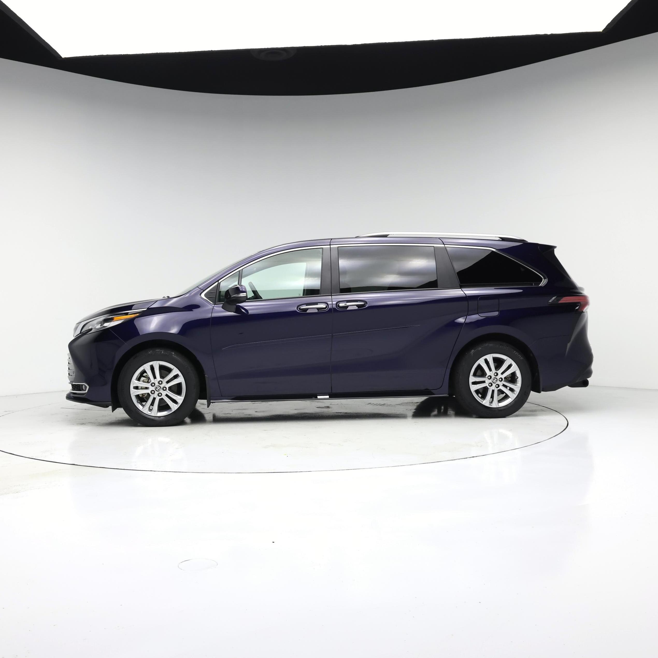 Thumbnail: 2023 Toyota Sienna - 3
