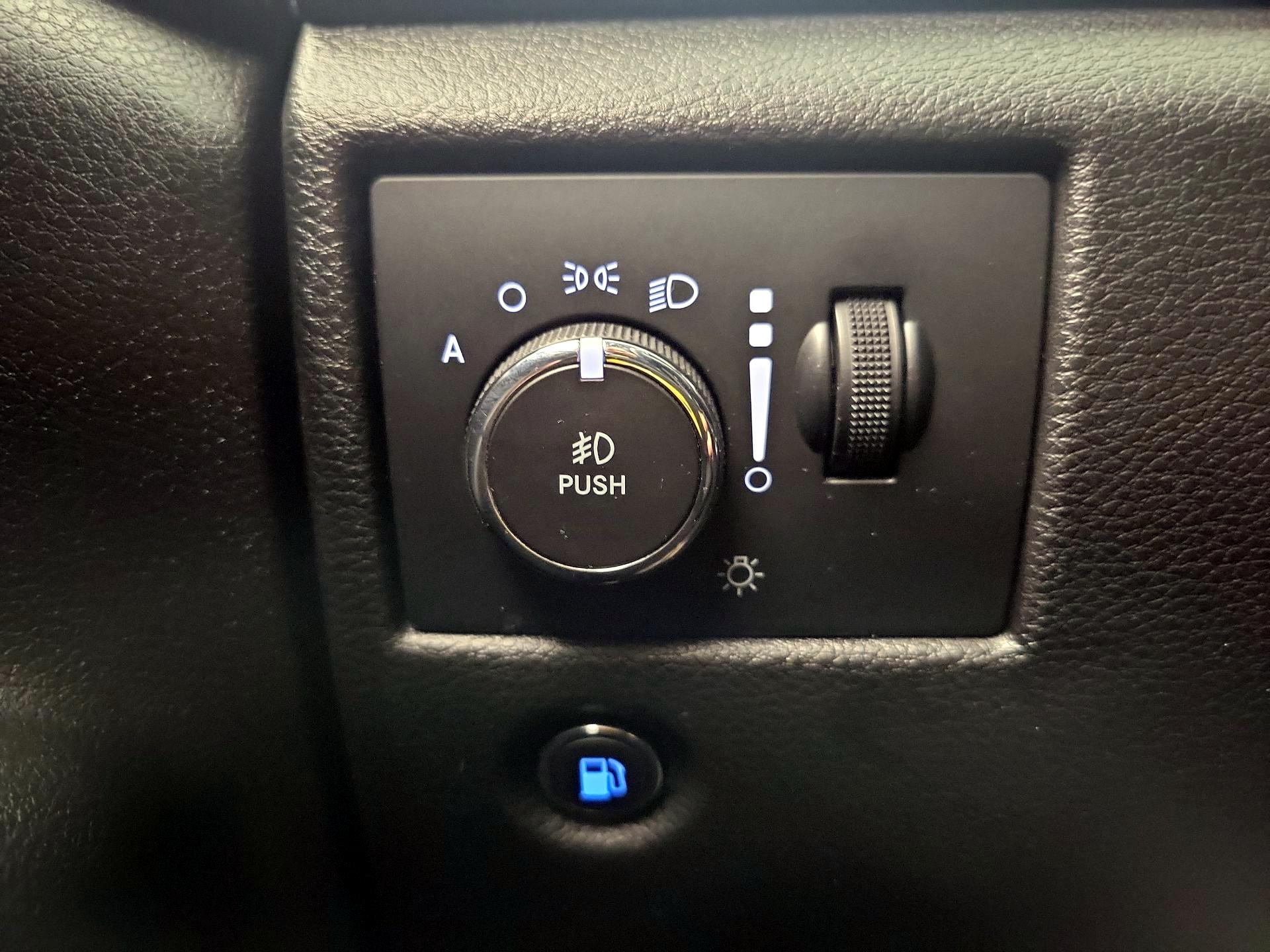 Thumbnail: 2021 Jeep Grand Cherokee - 13