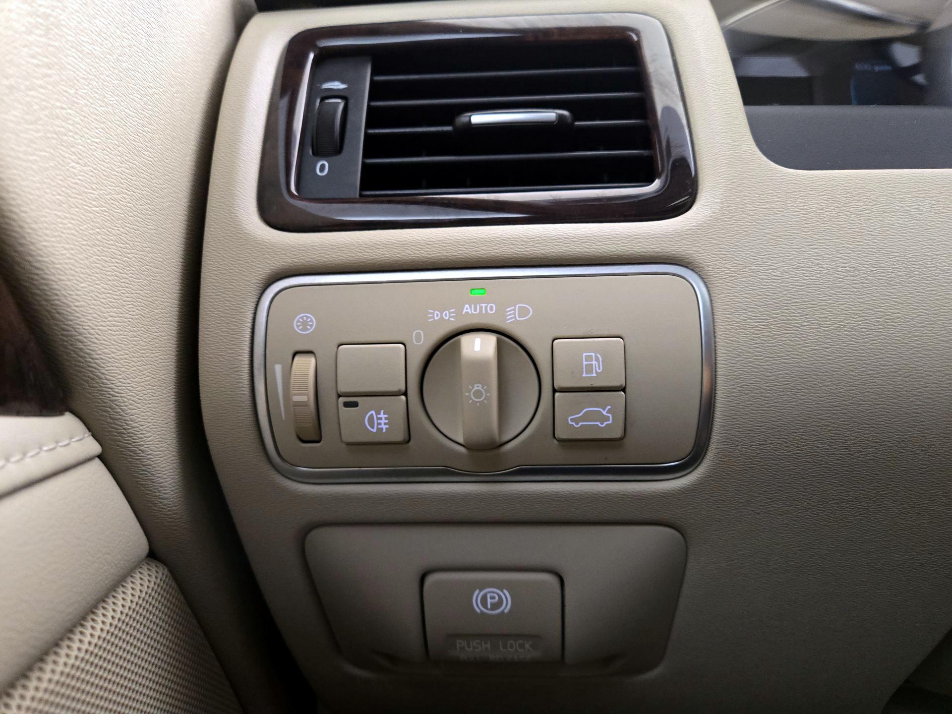 Thumbnail: 2015 Volvo S80 - 13