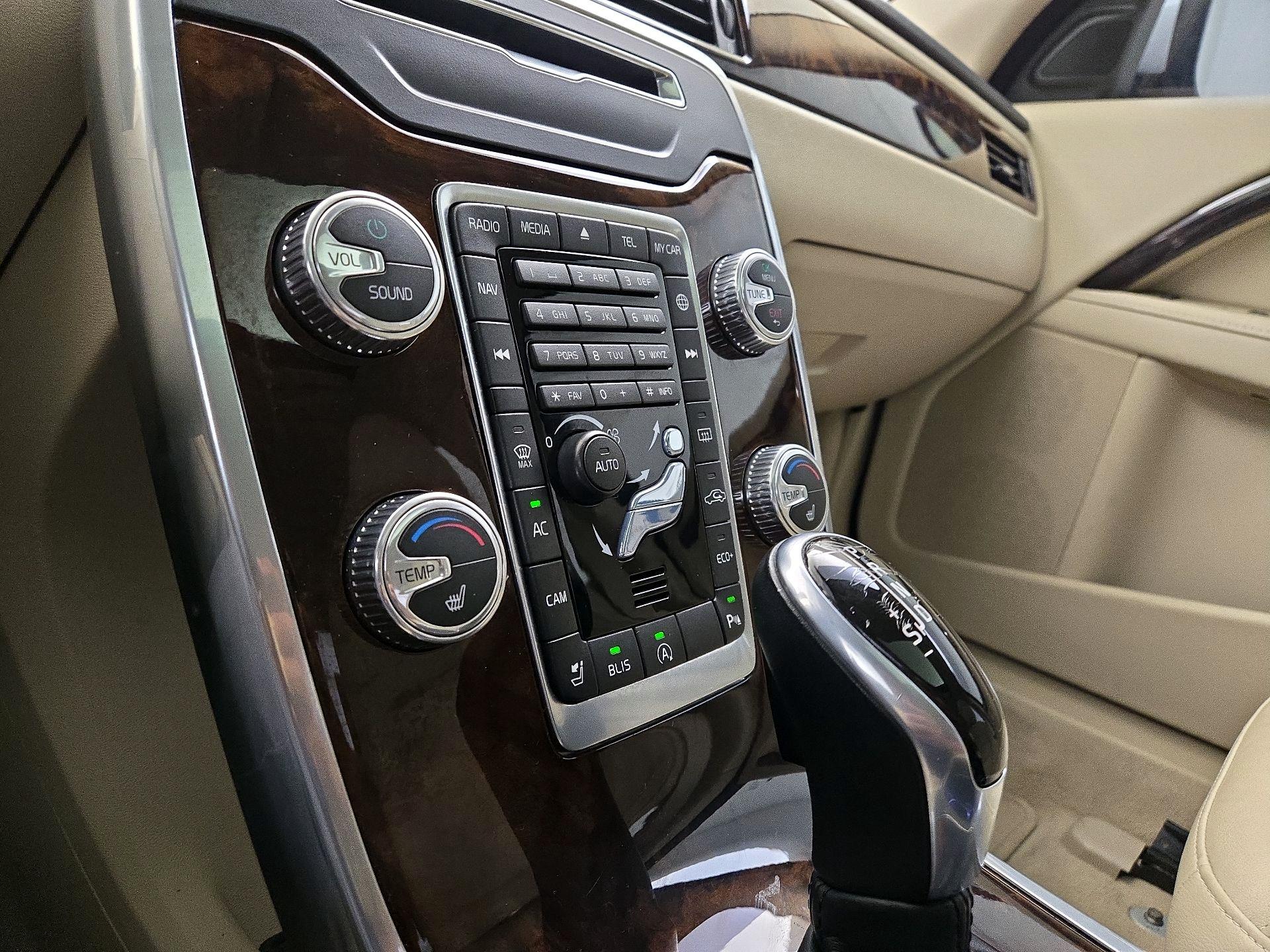 Thumbnail: 2015 Volvo S80 - 17