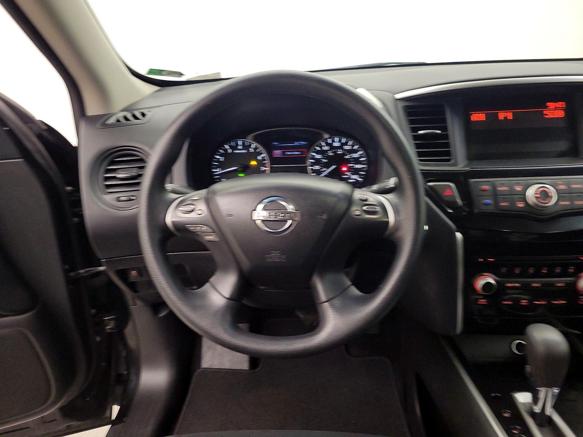 Thumbnail: 2015 Nissan Pathfinder - 9