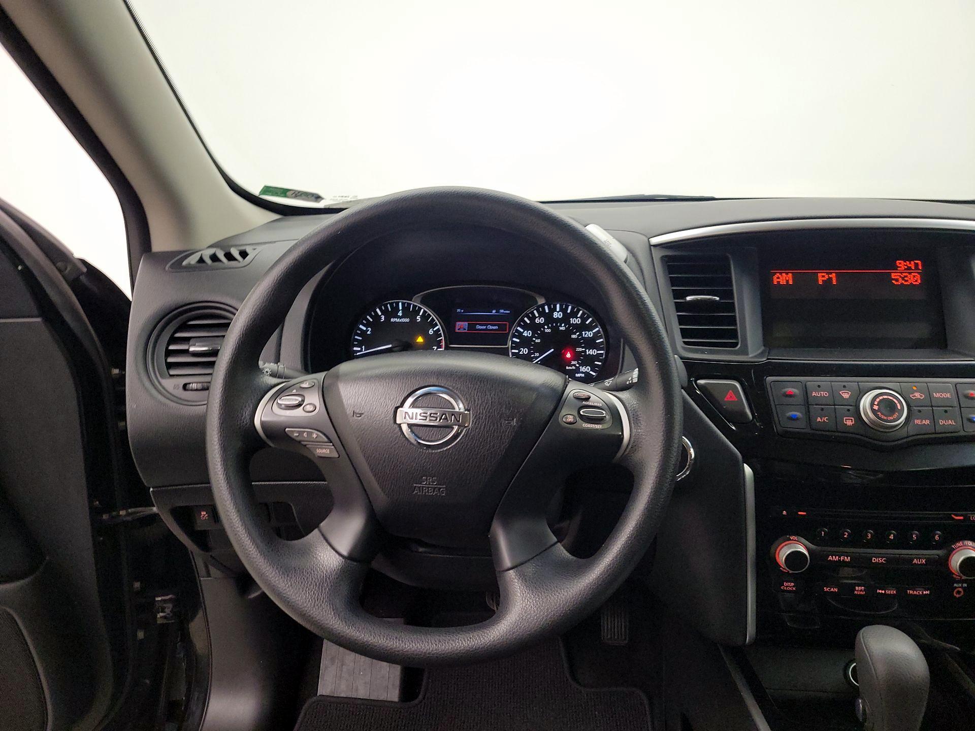 Thumbnail: 2015 Nissan Pathfinder - 10