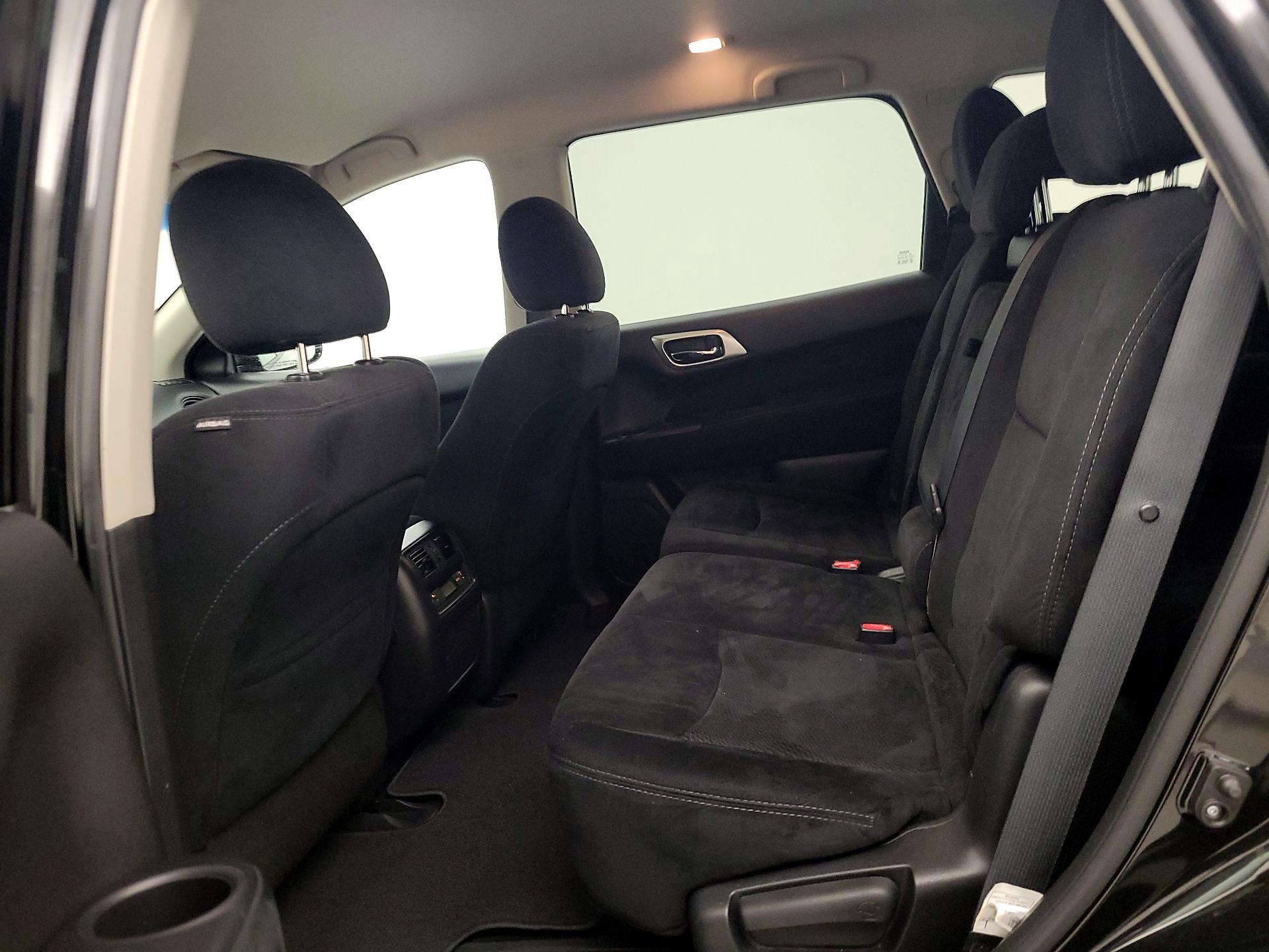 Thumbnail: 2015 Nissan Pathfinder - 19