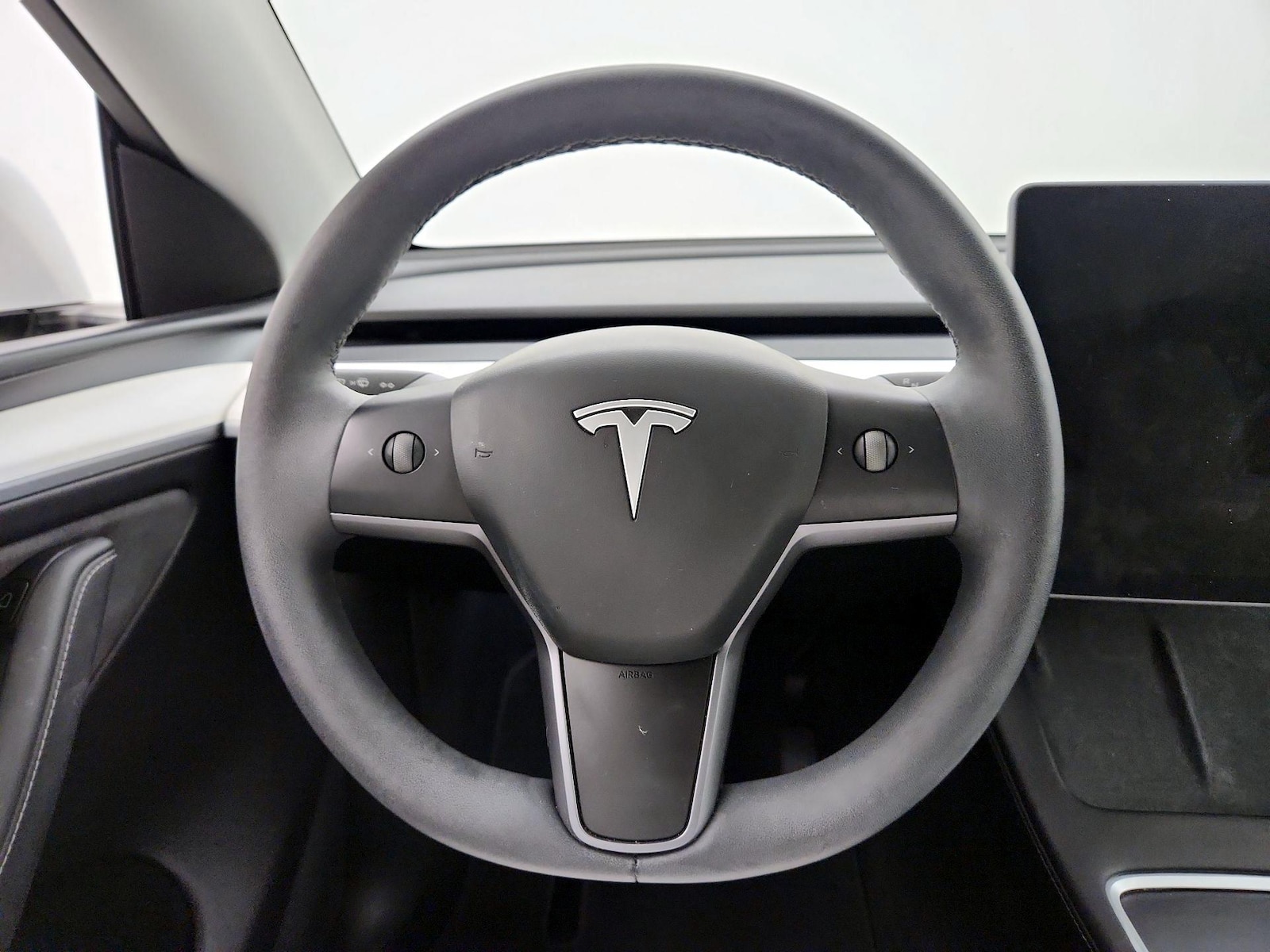 2025 Tesla Model Y Long Range - Photo 11