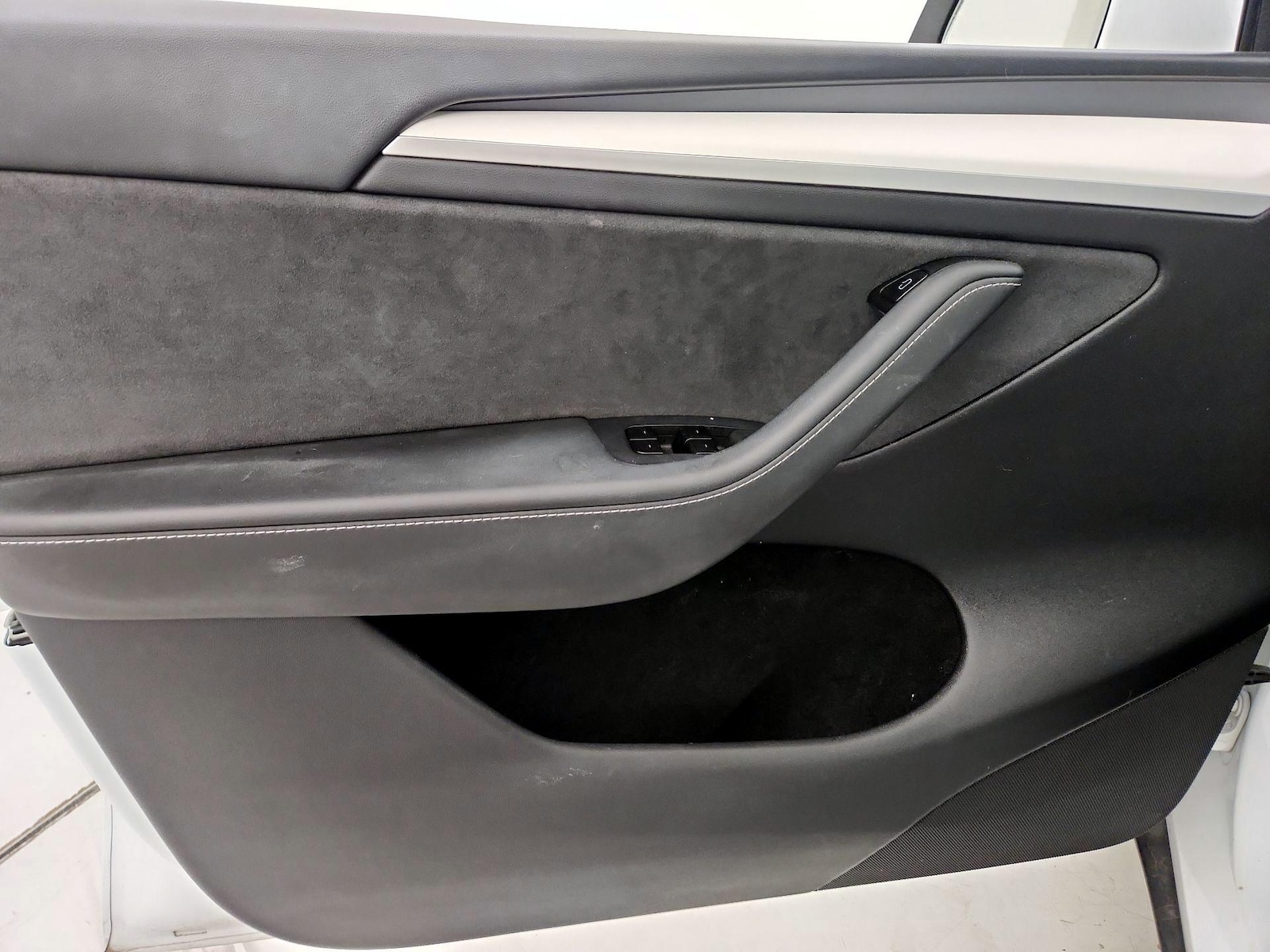 2025 Tesla Model Y Long Range - Photo 13