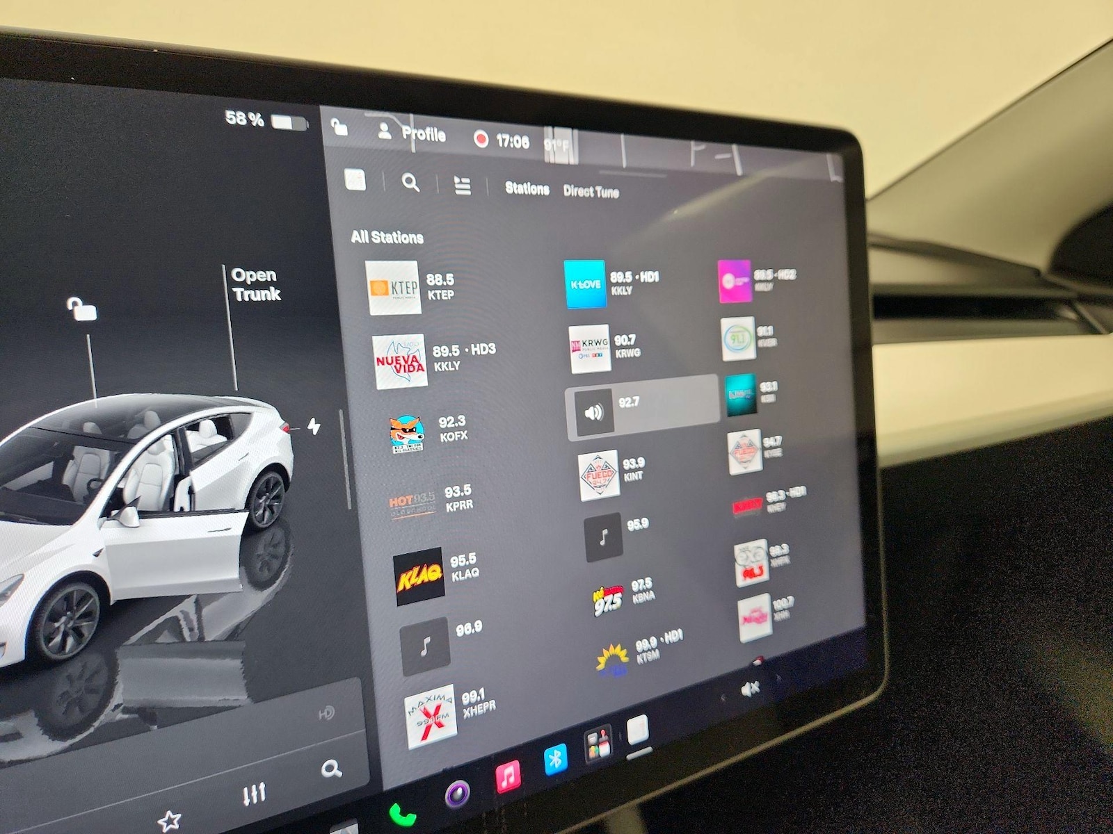2025 Tesla Model Y Long Range - Photo 15