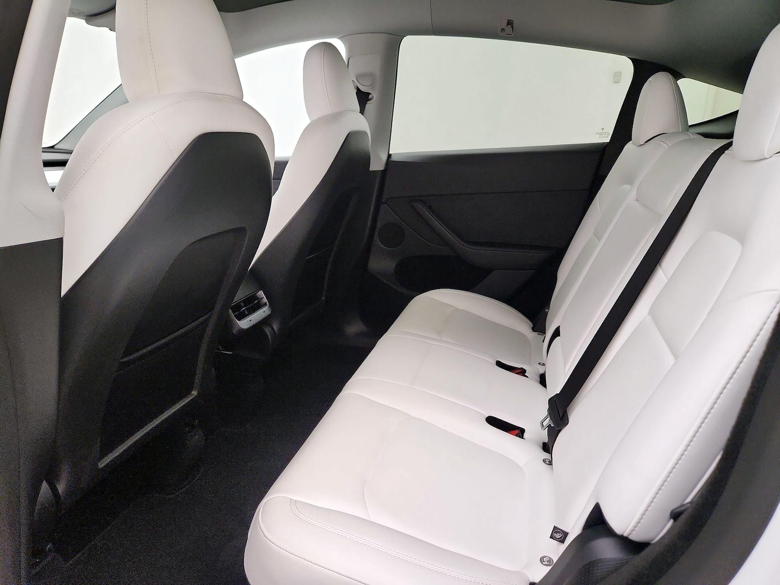2025 Tesla Model Y Long Range - Photo 18