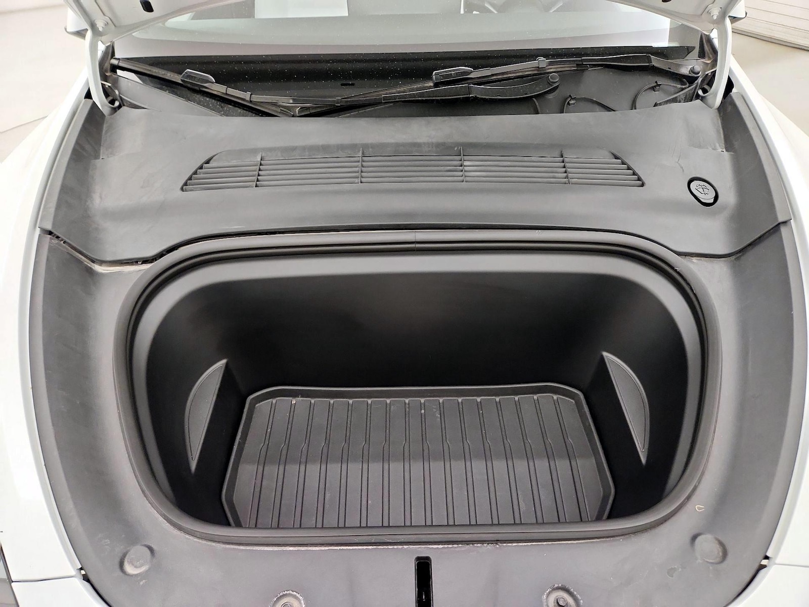 2025 Tesla Model Y Long Range - Photo 20