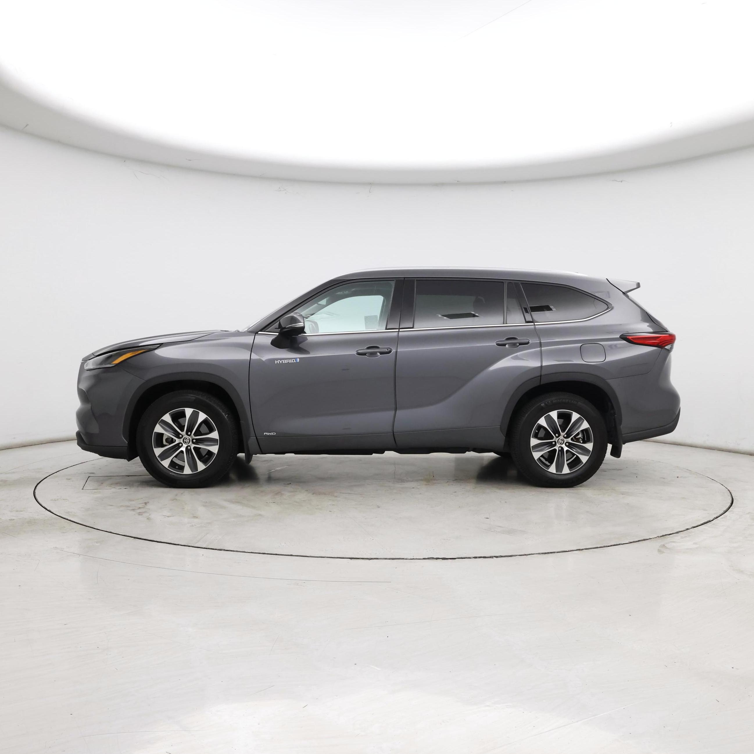 Thumbnail: 2021 Toyota Highlander - 3