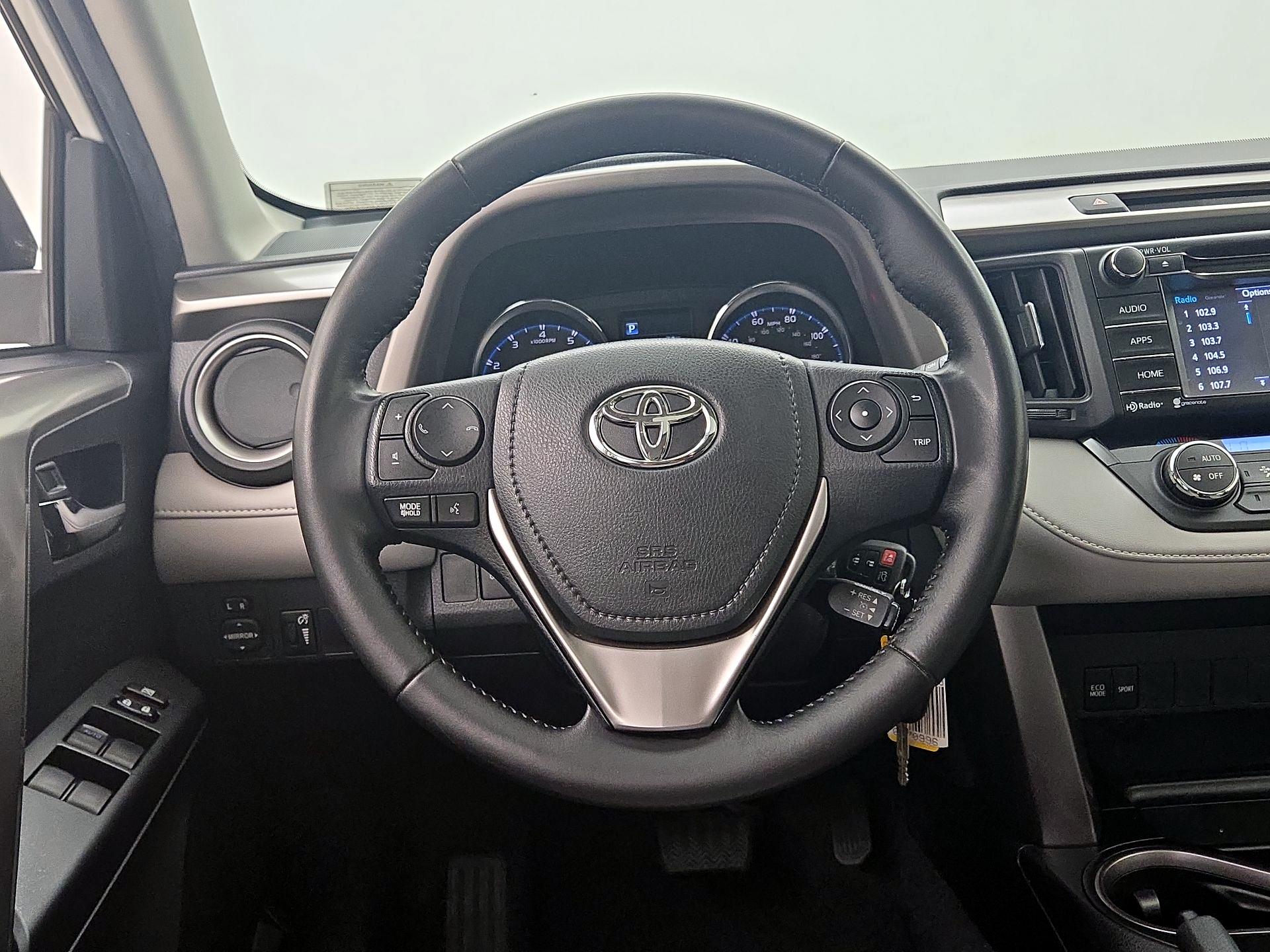 Thumbnail: 2016 Toyota RAV4 - 10