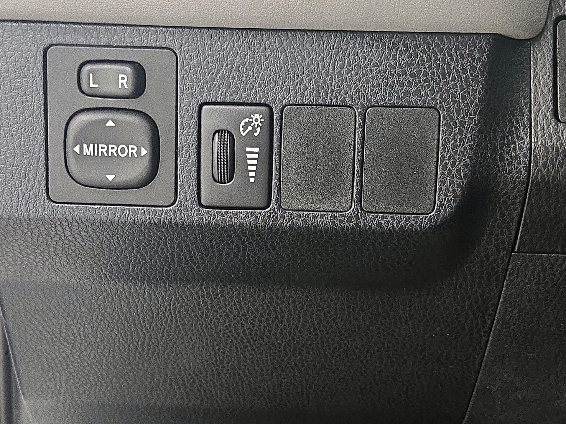 Thumbnail: 2016 Toyota RAV4 - 13