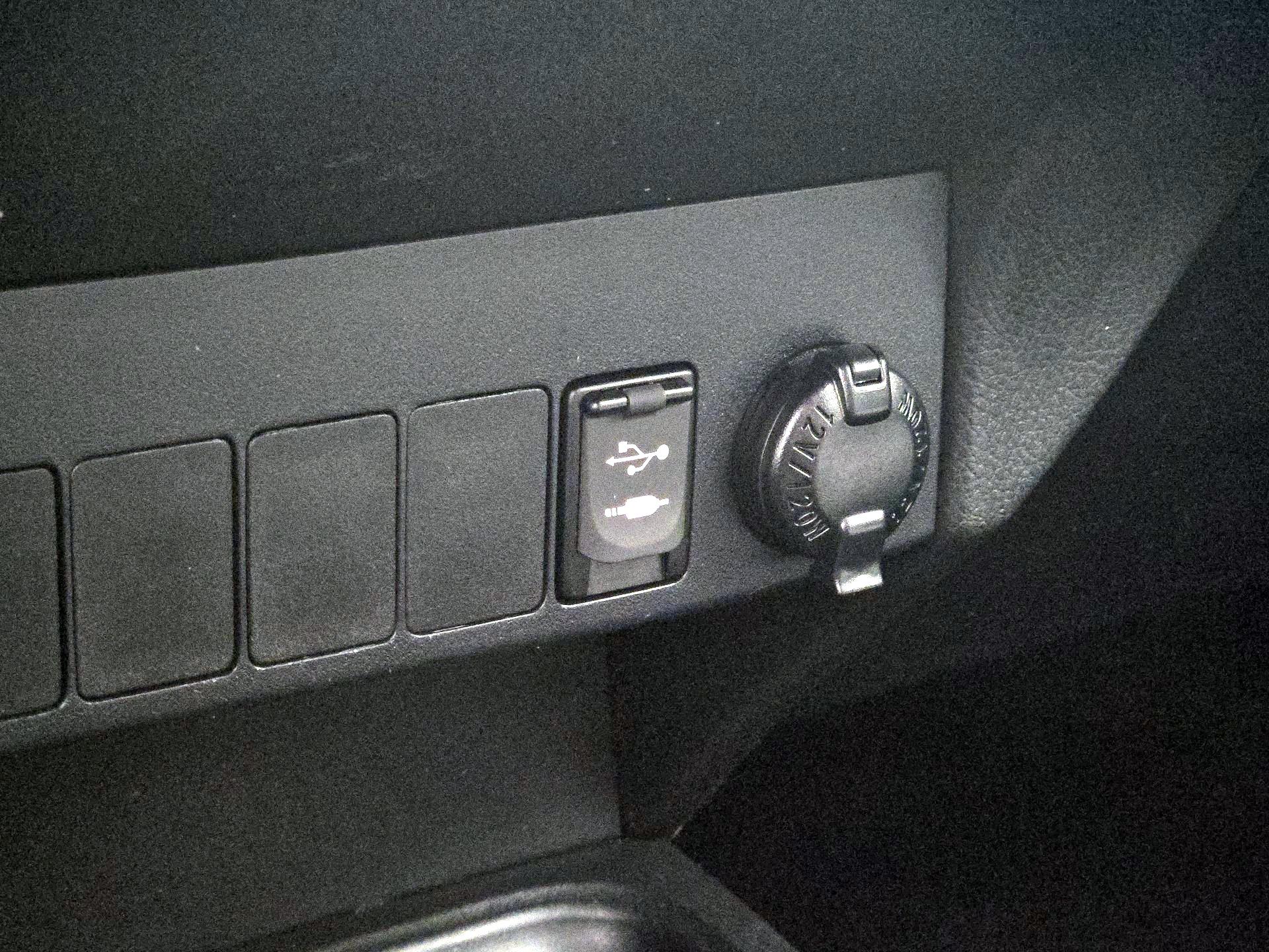 Thumbnail: 2016 Toyota RAV4 - 18