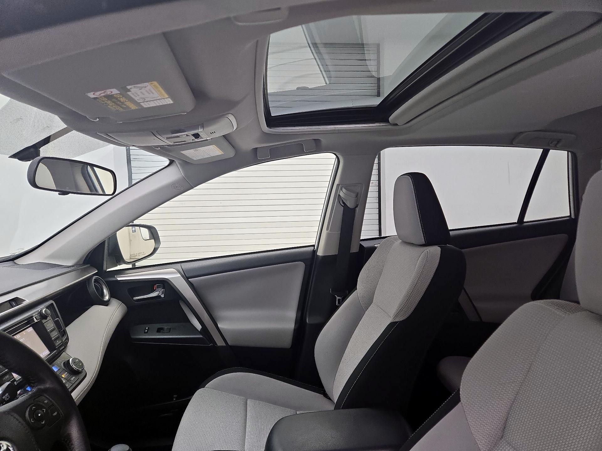 Thumbnail: 2016 Toyota RAV4 - 19