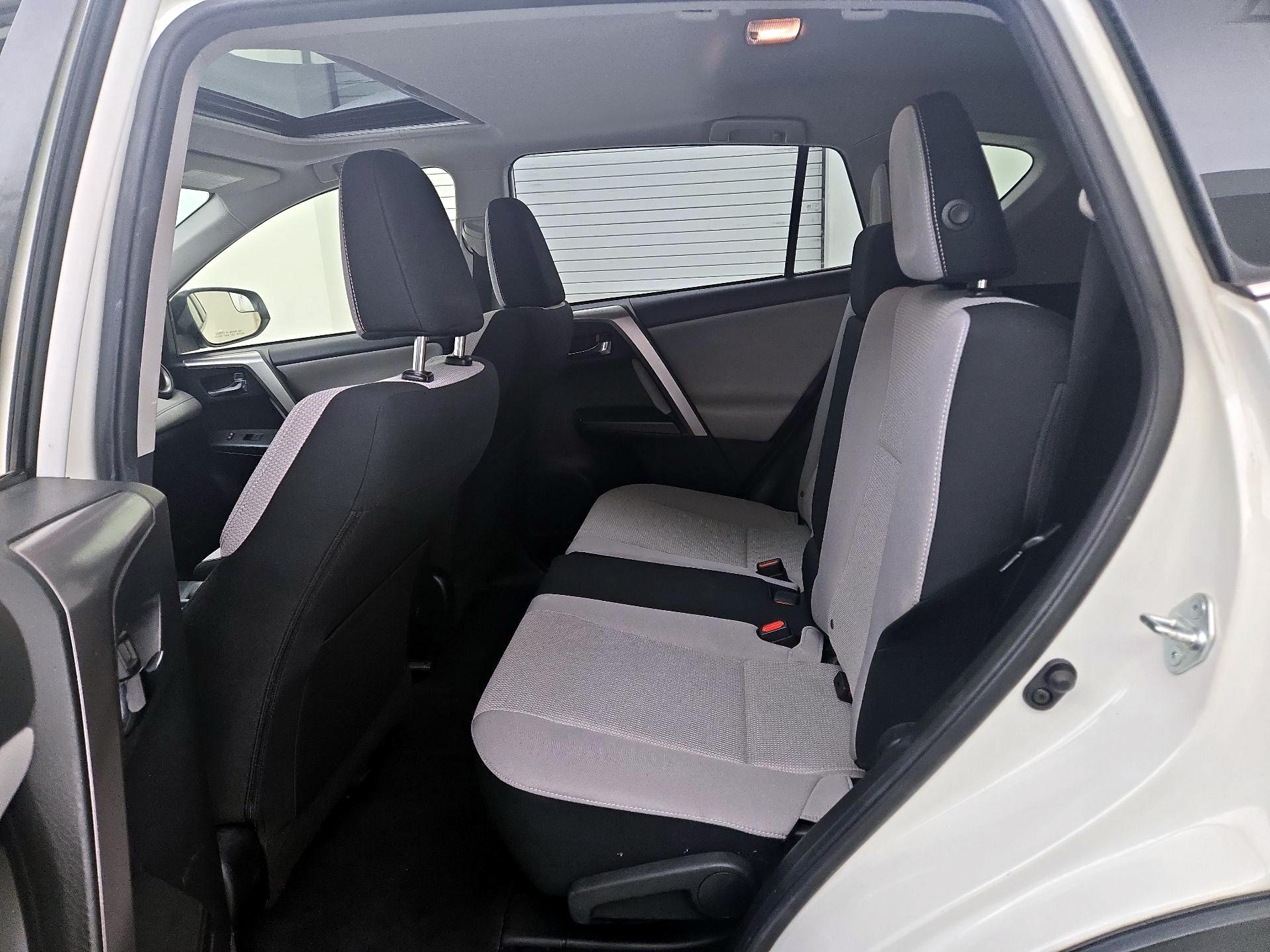 Thumbnail: 2016 Toyota RAV4 - 20