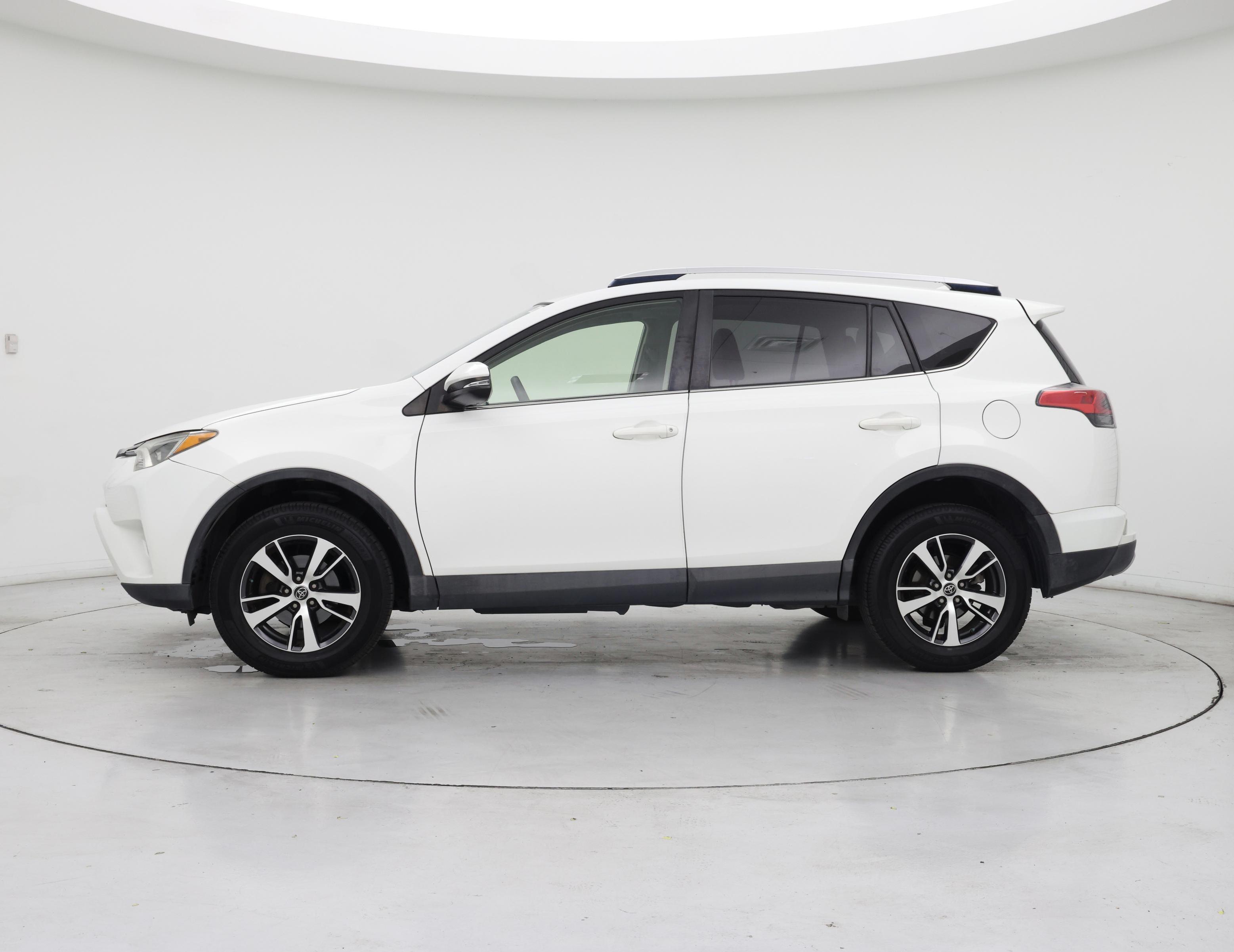 Thumbnail: 2016 Toyota RAV4 - 3