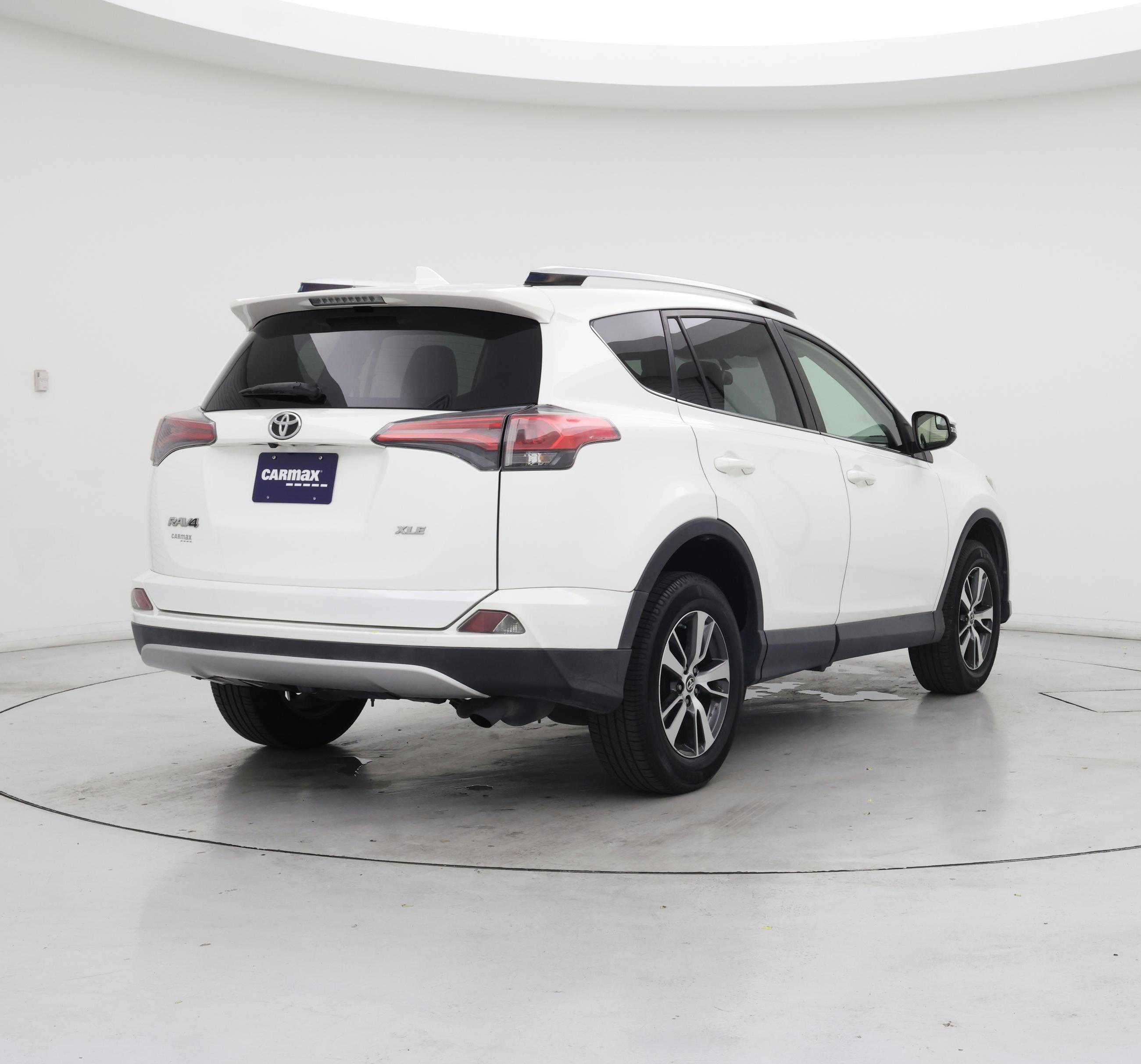 Thumbnail: 2016 Toyota RAV4 - 8