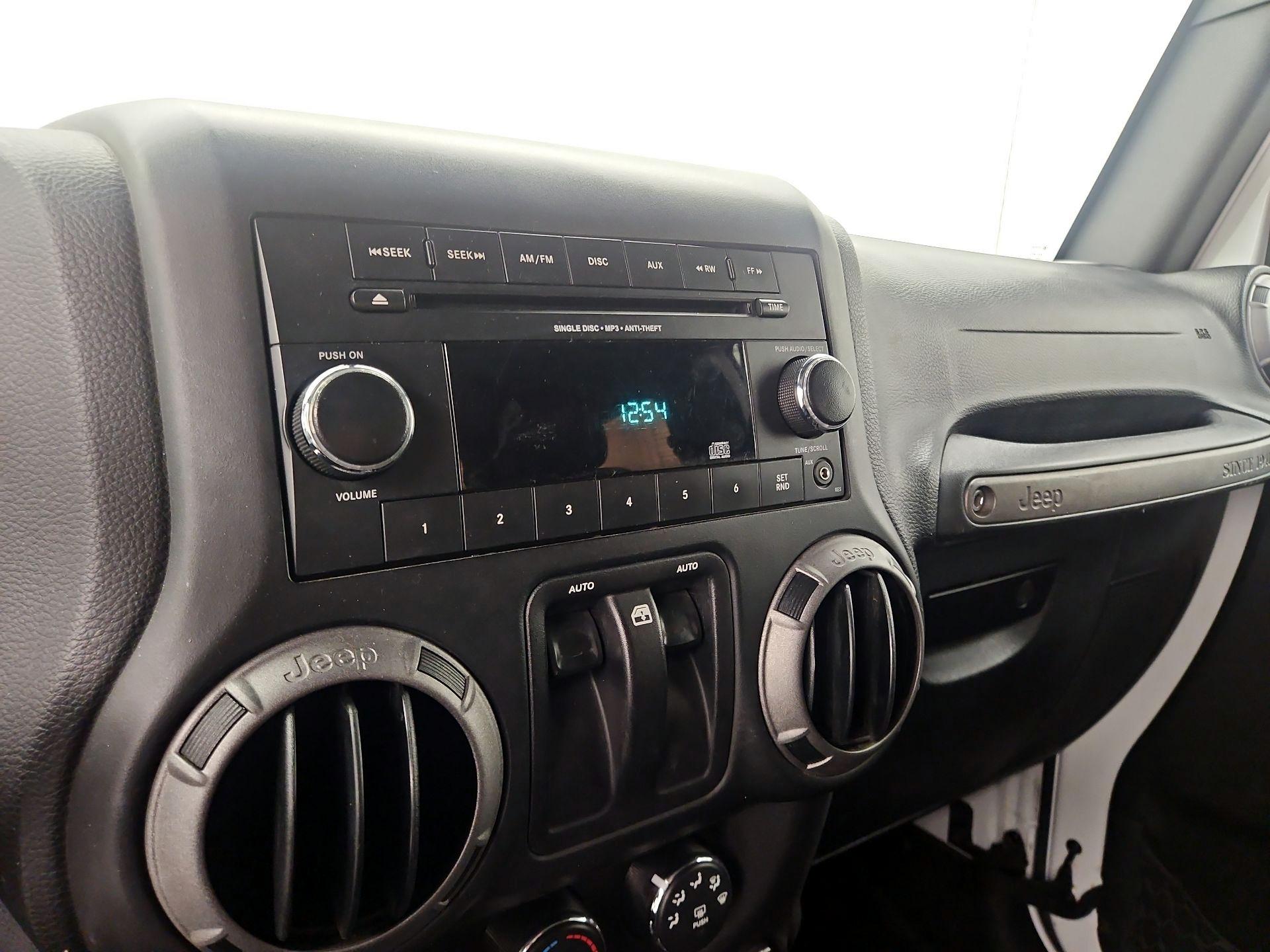 Thumbnail: 2017 Jeep Wrangler - 13
