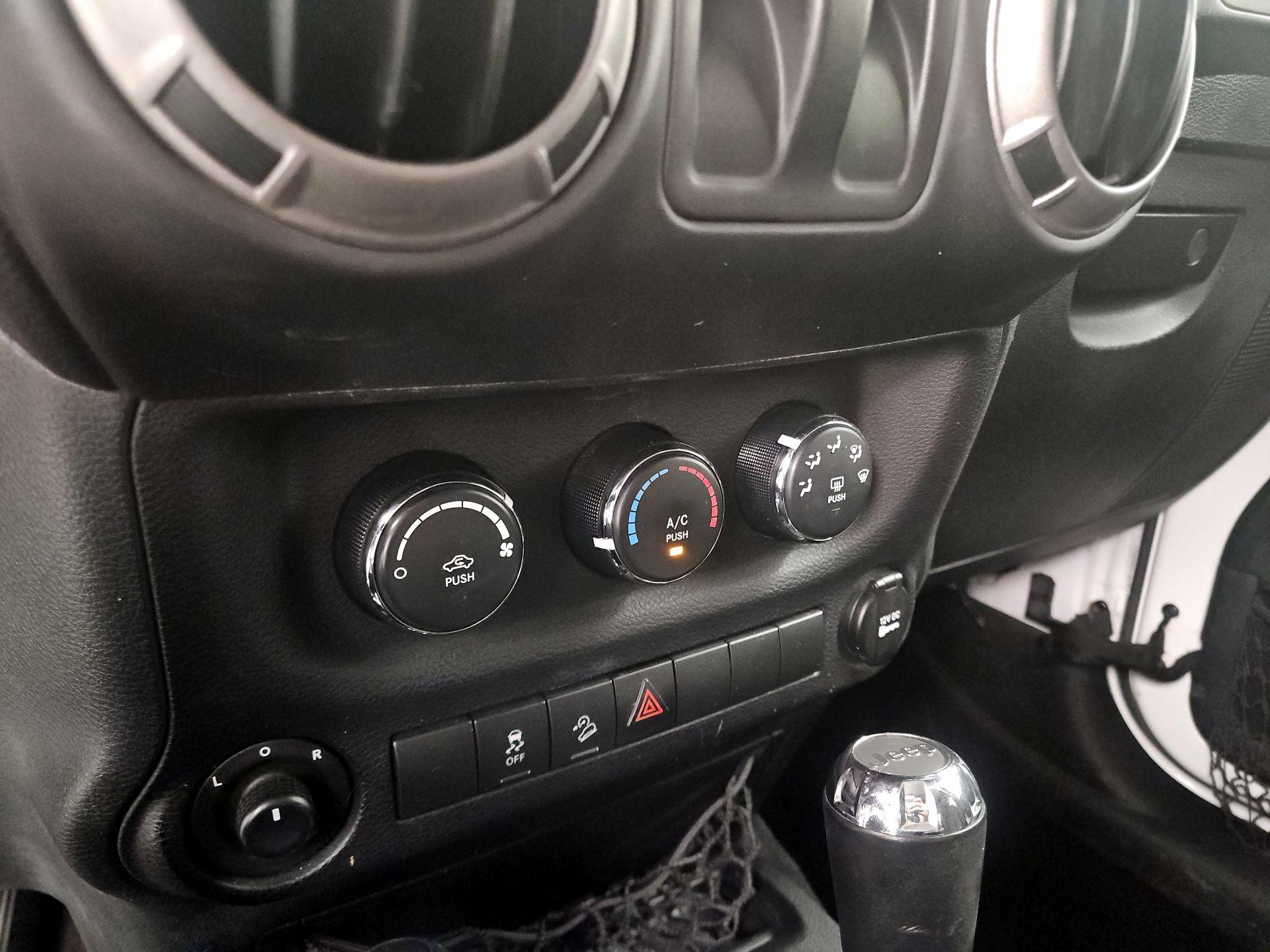 Thumbnail: 2017 Jeep Wrangler - 14