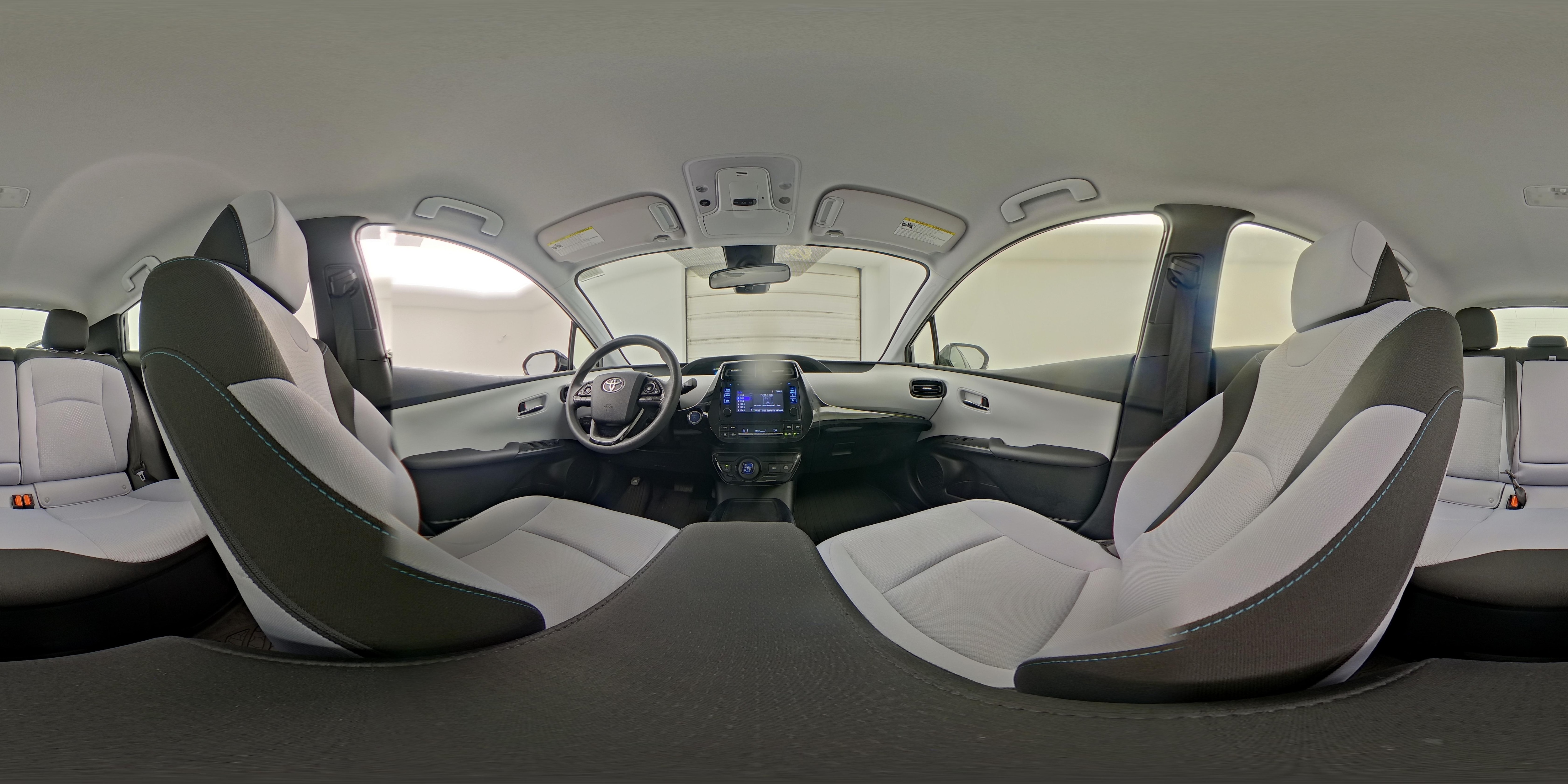 2019 Toyota Prius LE - Photo 24