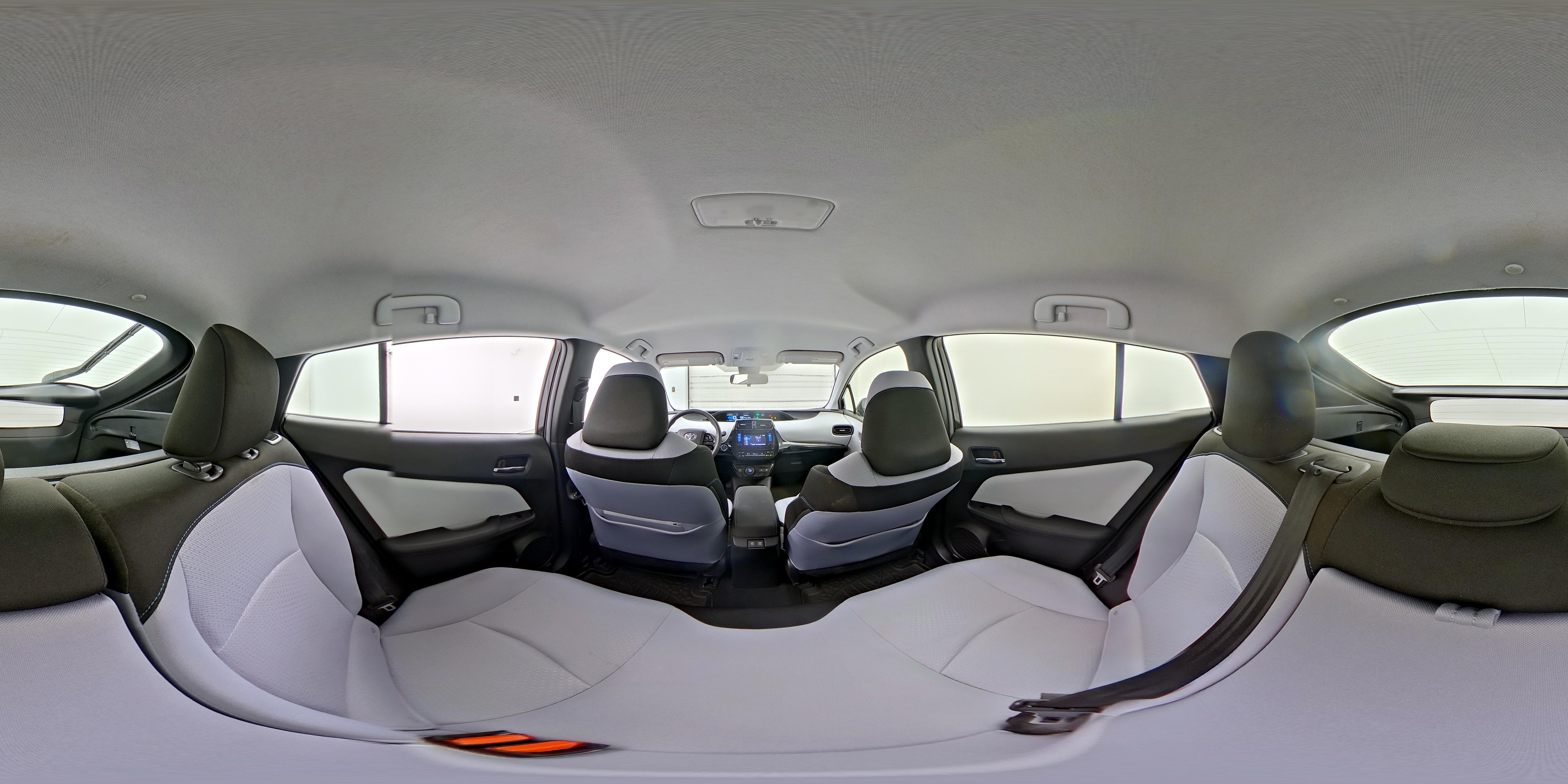 2019 Toyota Prius LE - Photo 25