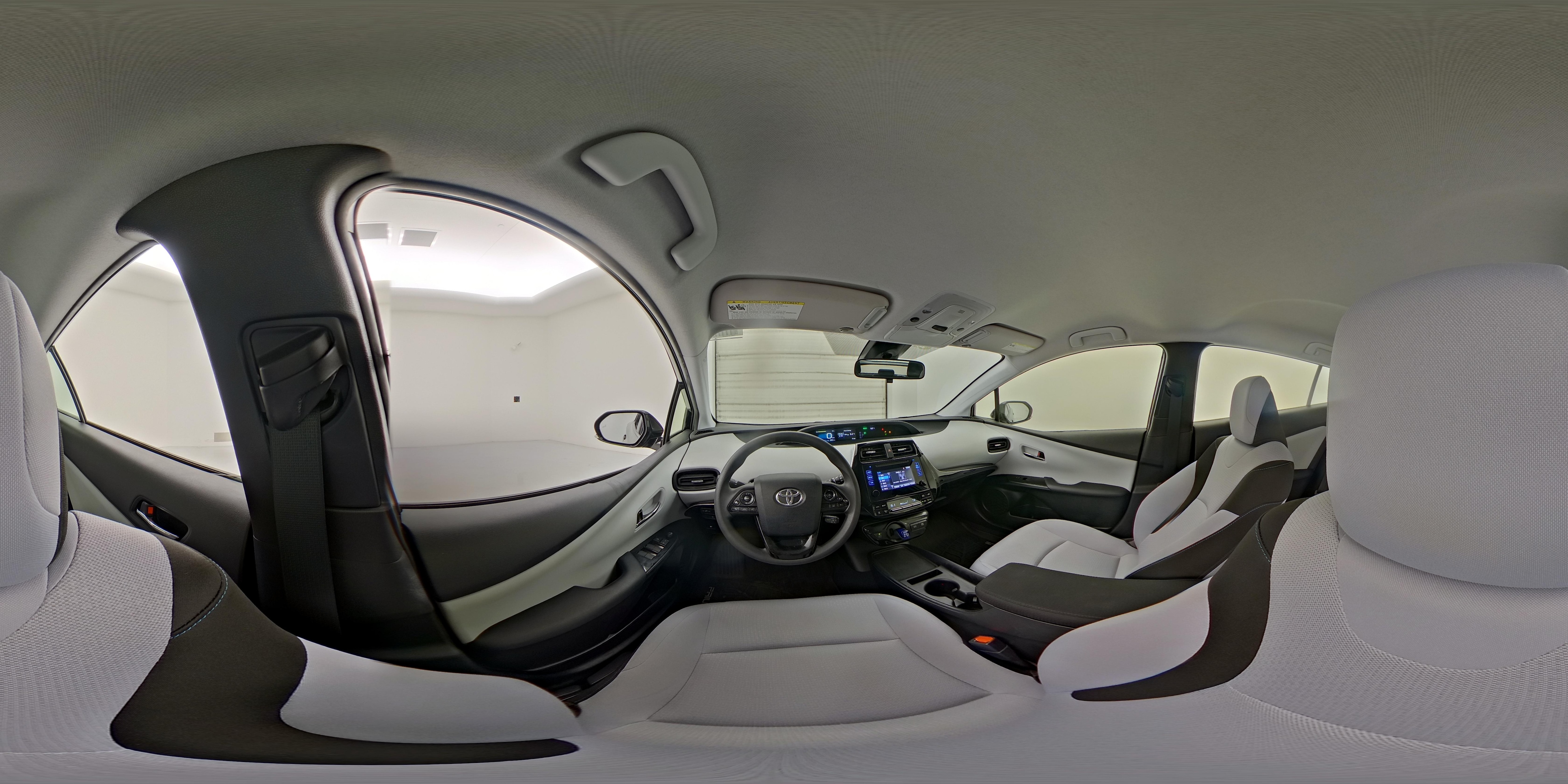 2019 Toyota Prius LE - Photo 26