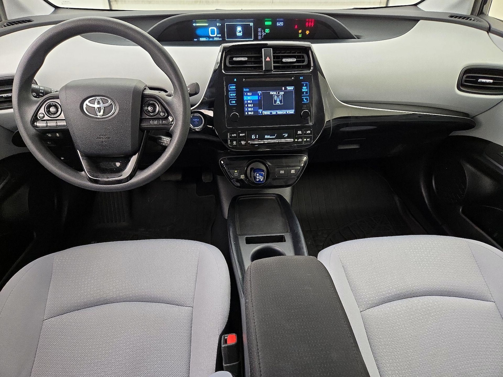 2019 Toyota Prius LE - Photo 10