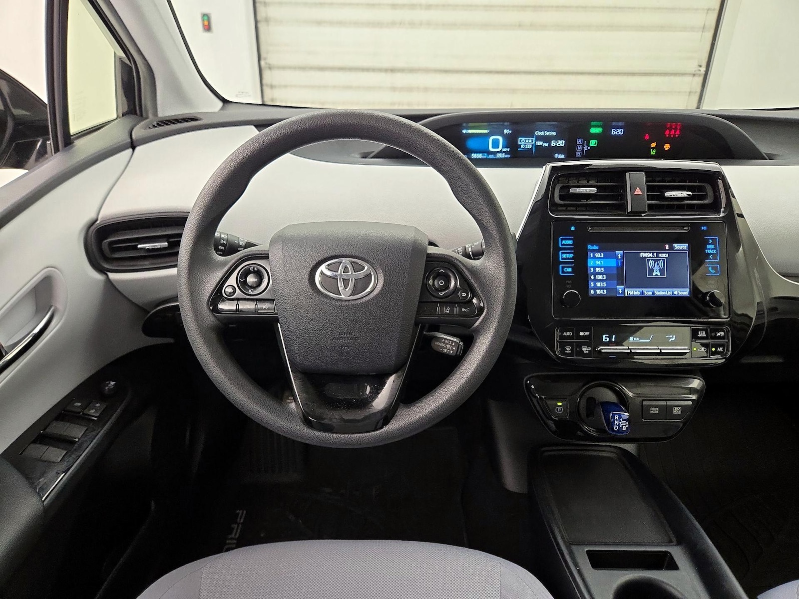 2019 Toyota Prius LE - Photo 11