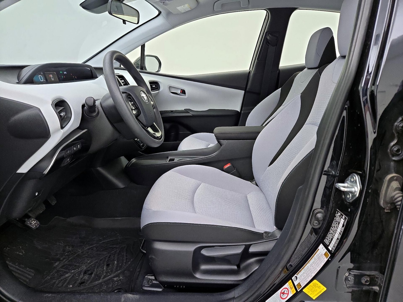 2019 Toyota Prius LE - Photo 12