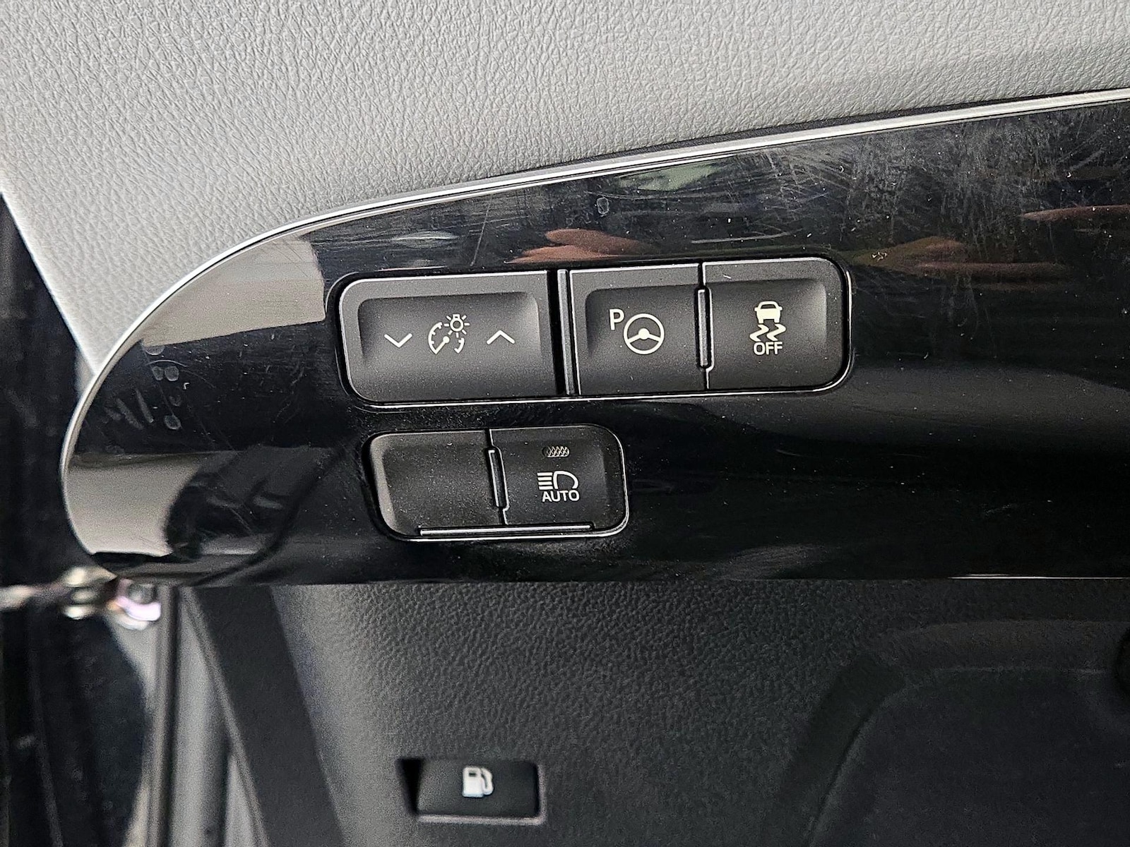 2019 Toyota Prius LE - Photo 14