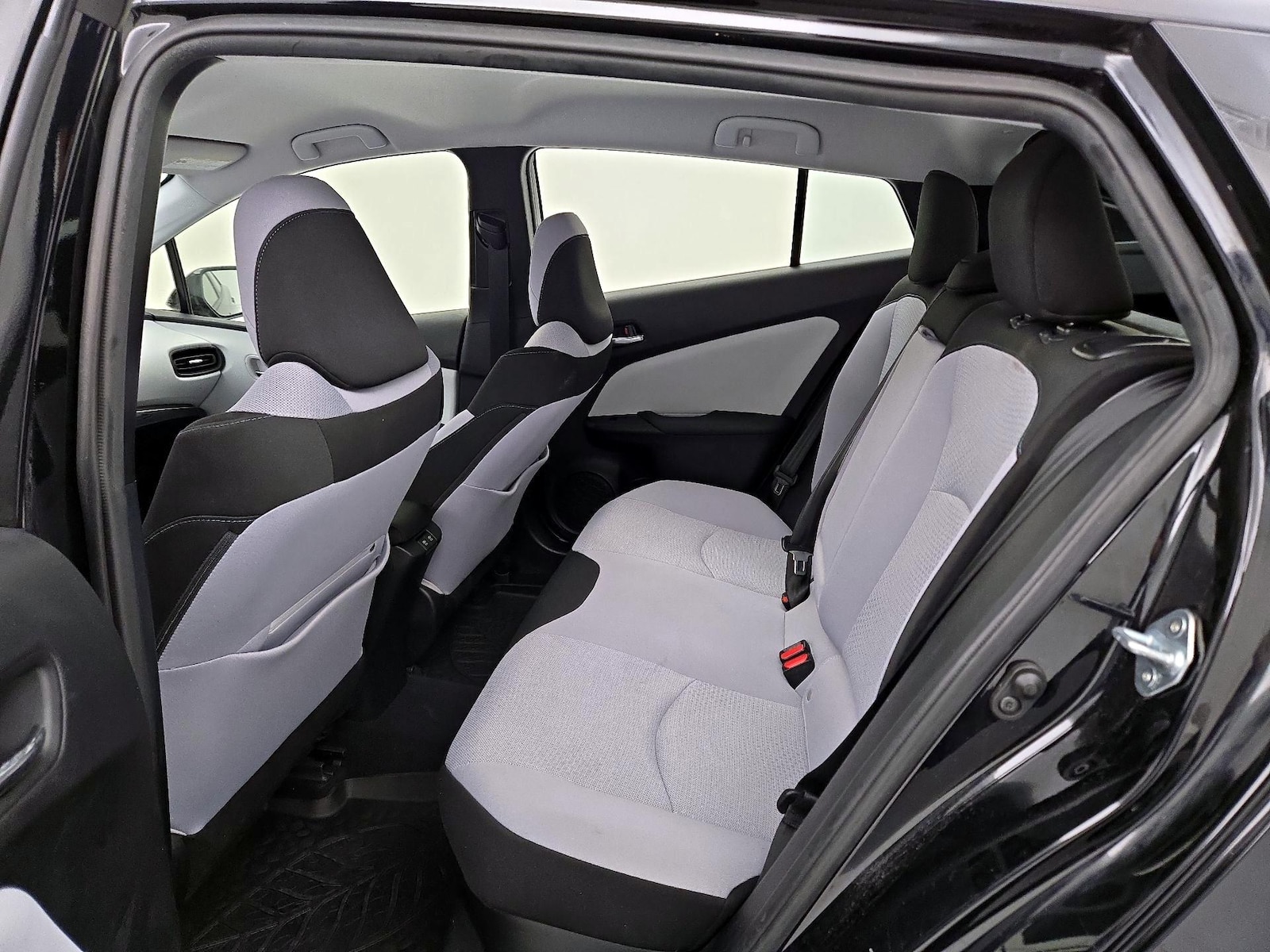 2019 Toyota Prius LE - Photo 20